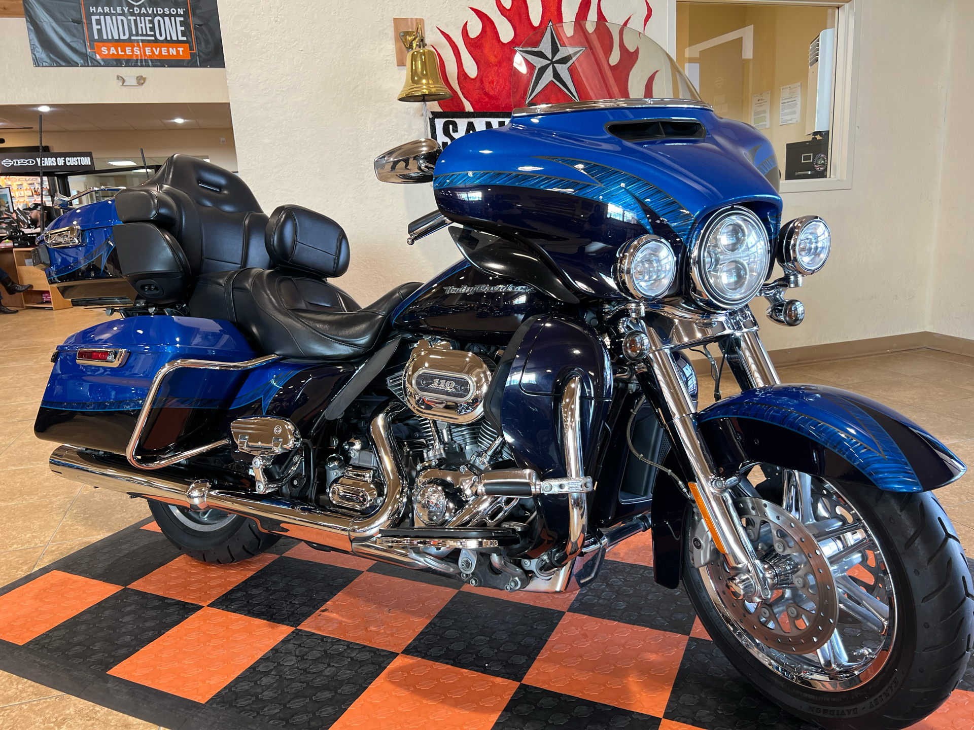 2014 Harley-Davidson CVO™ Limited in Pasadena, Texas - Photo 2
