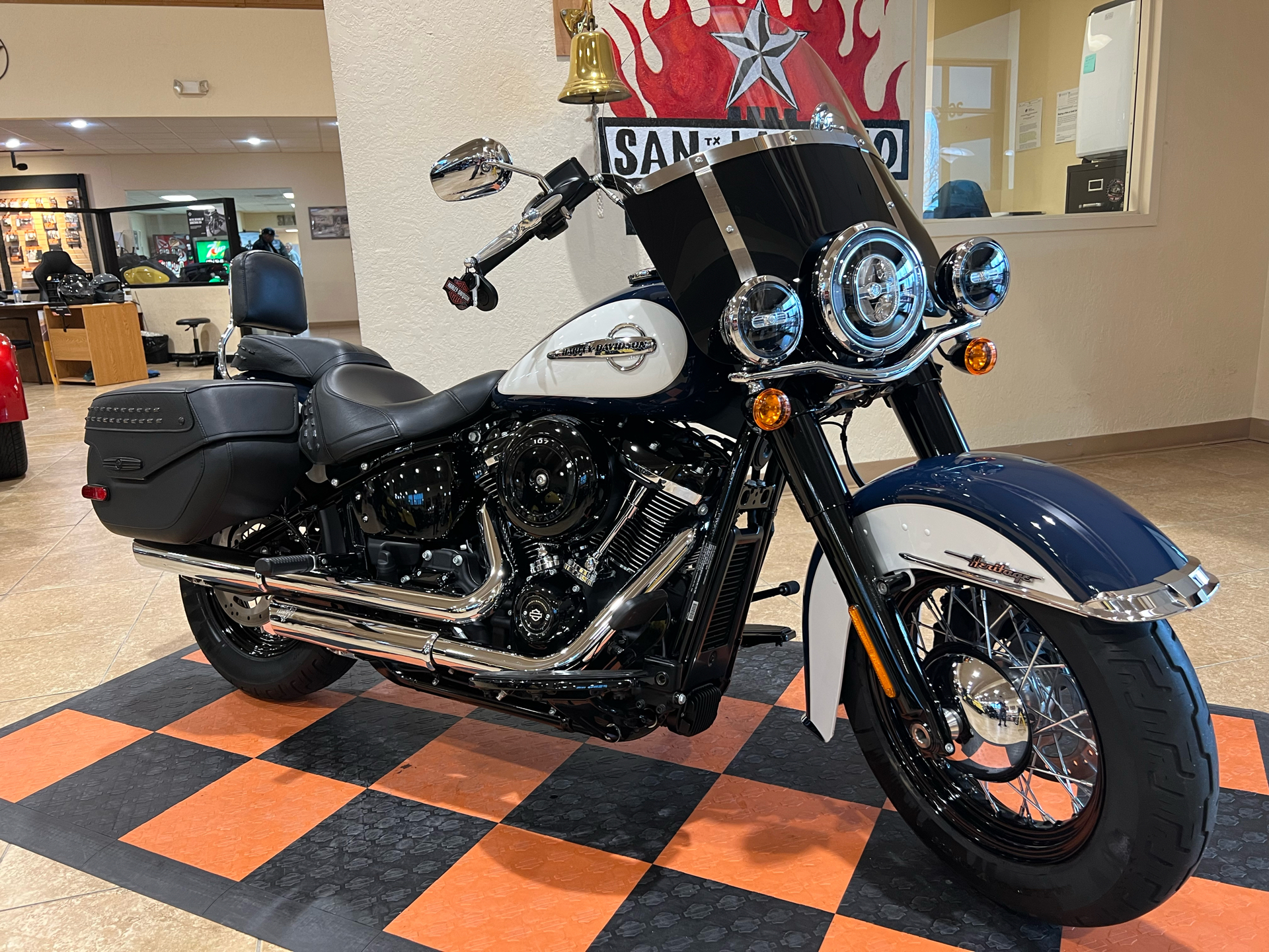 2019 Harley-Davidson Heritage Classic 107 in Pasadena, Texas - Photo 2