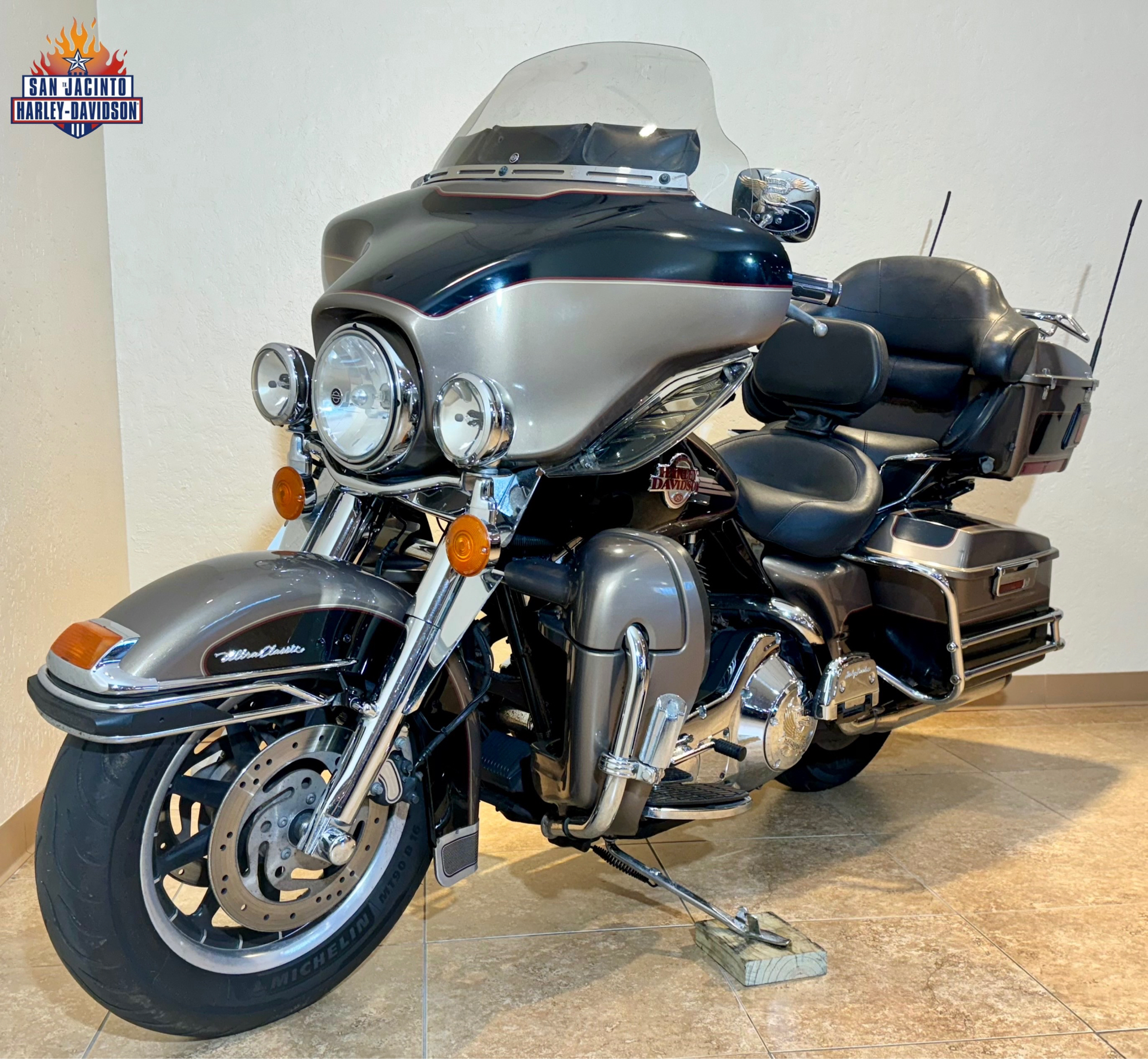 2005 Harley-Davidson FLHTCUI Ultra Classic® Electra Glide® in Pasadena, Texas - Photo 4