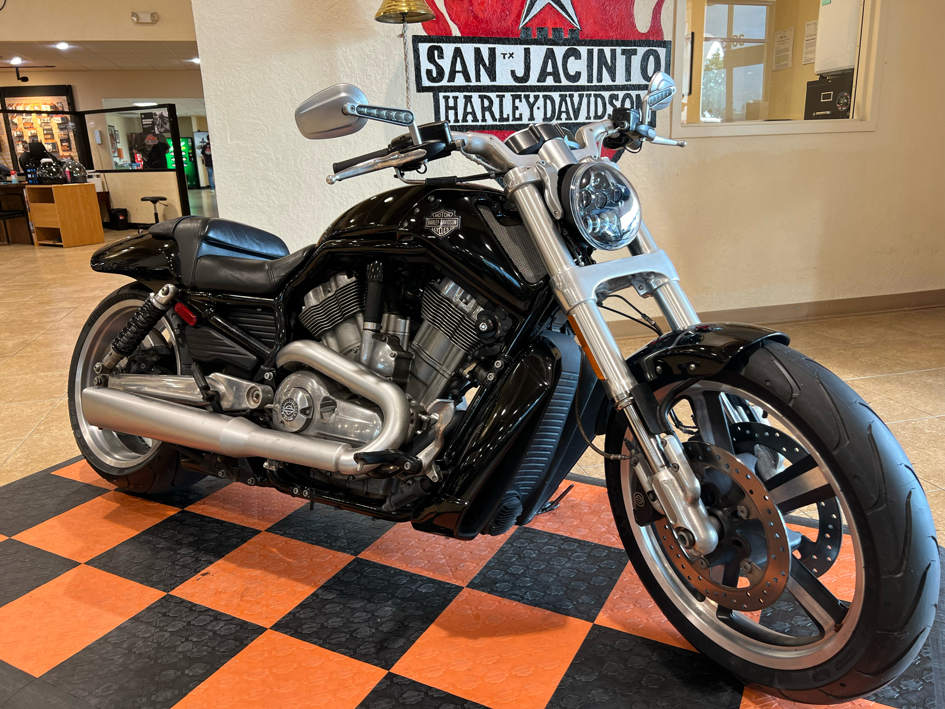2014 Harley-Davidson V-Rod Muscle® in Pasadena, Texas - Photo 2