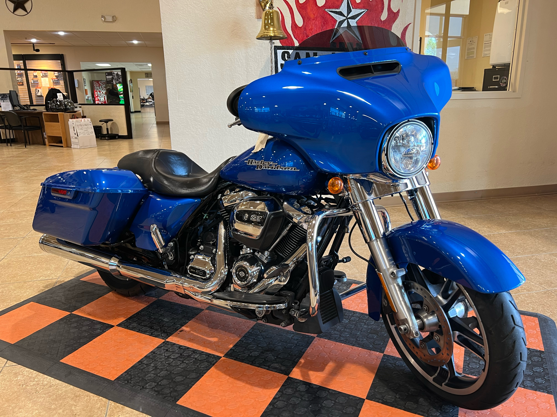 2018 Harley-Davidson Street Glide® in Pasadena, Texas - Photo 2