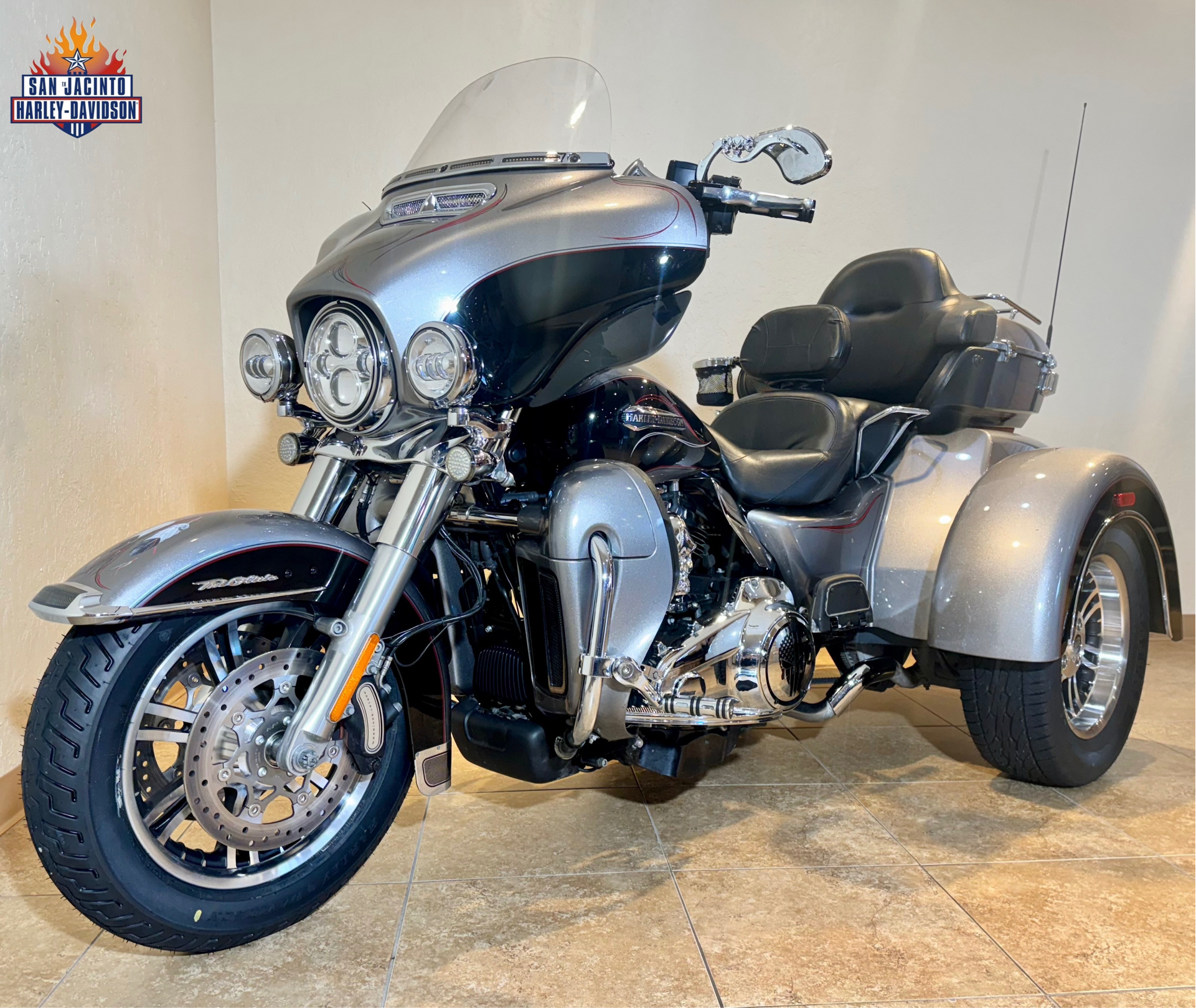 2017 Harley-Davidson Tri Glide® Ultra in Pasadena, Texas - Photo 6