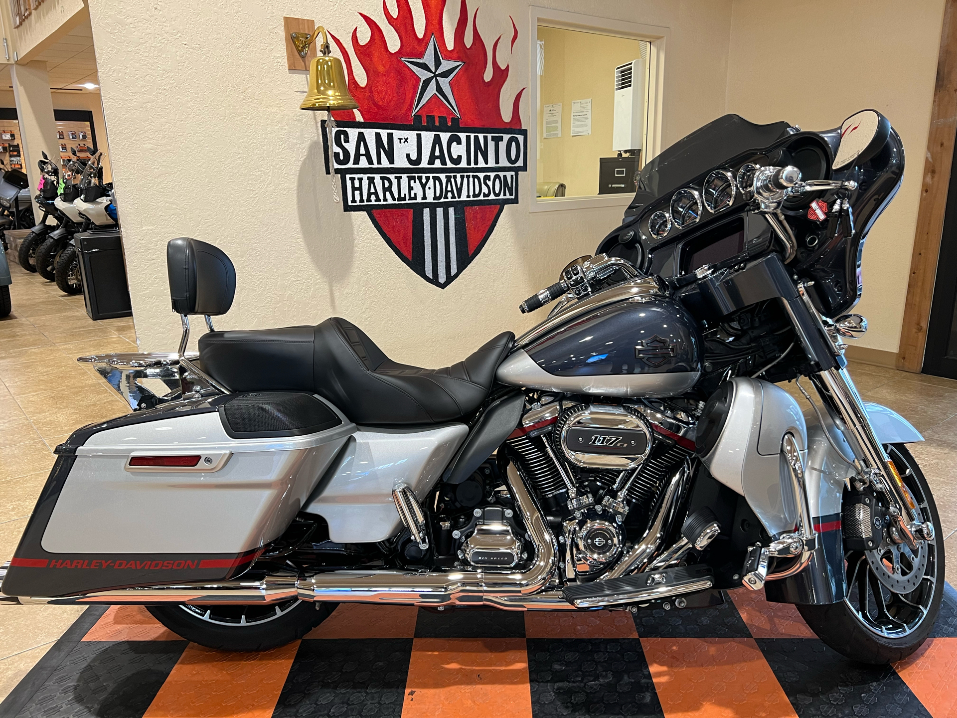 2019 Harley-Davidson CVO™ Street Glide® in Pasadena, Texas - Photo 1