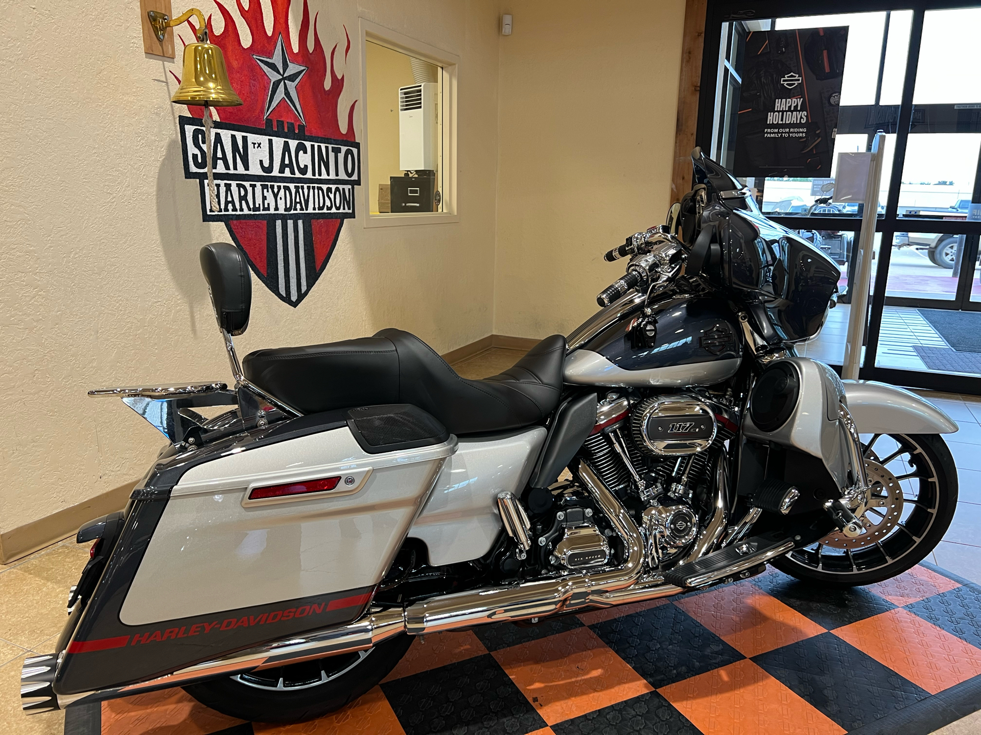 2019 Harley-Davidson CVO™ Street Glide® in Pasadena, Texas - Photo 3