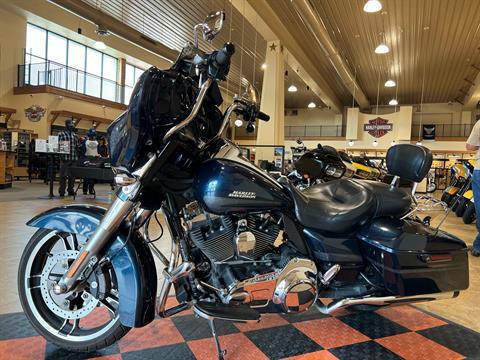 2016 Harley-Davidson Street Glide® Special in Pasadena, Texas - Photo 4