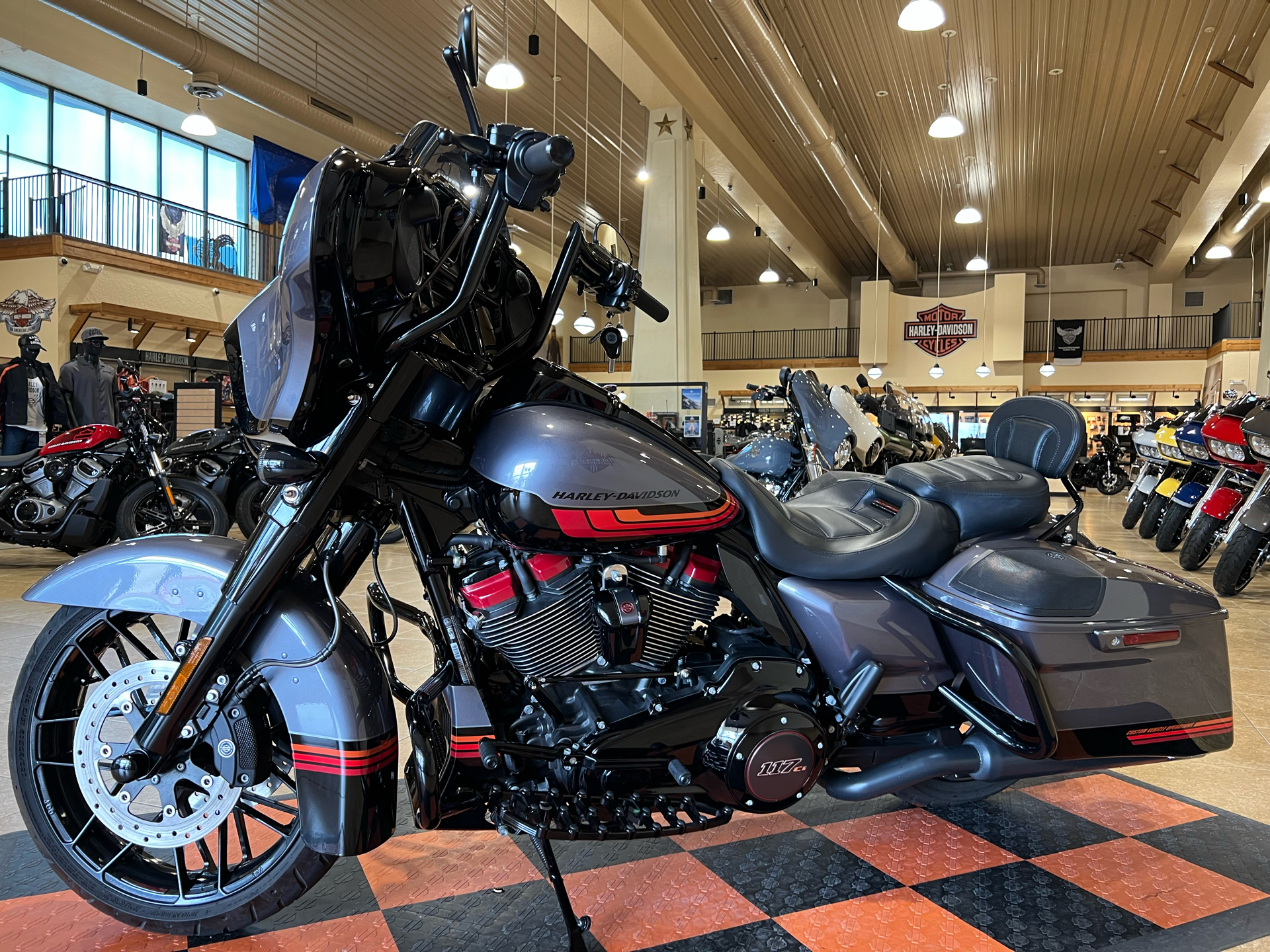 2020 Harley-Davidson CVO™ Street Glide® in Pasadena, Texas - Photo 4