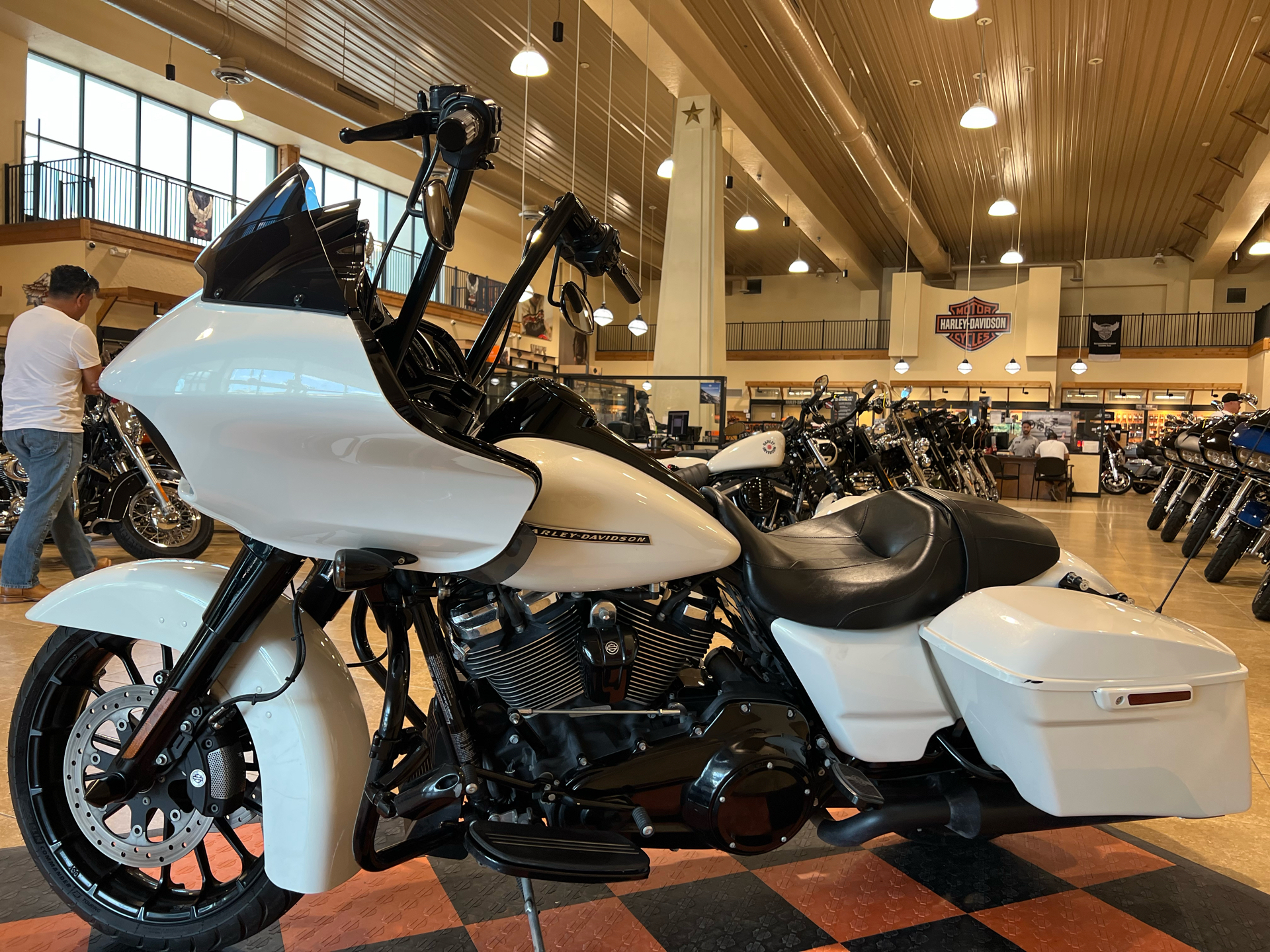 2018 Harley-Davidson Road Glide® Special in Pasadena, Texas - Photo 4