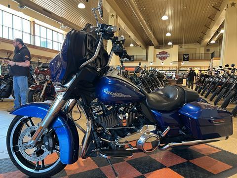 2017 Harley-Davidson Street Glide® in Pasadena, Texas - Photo 4