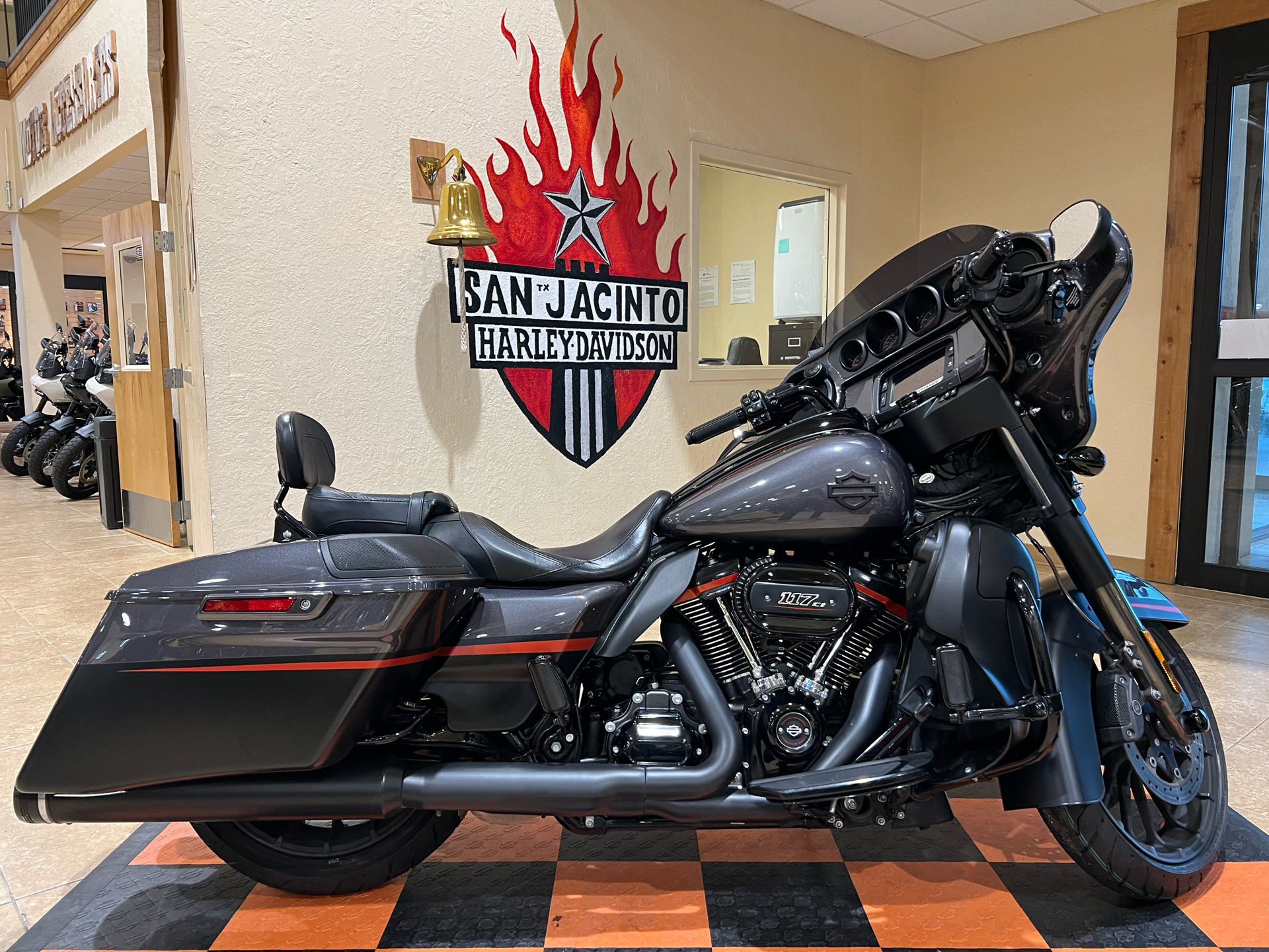 2018 Harley-Davidson CVO™ Street Glide® in Pasadena, Texas - Photo 1
