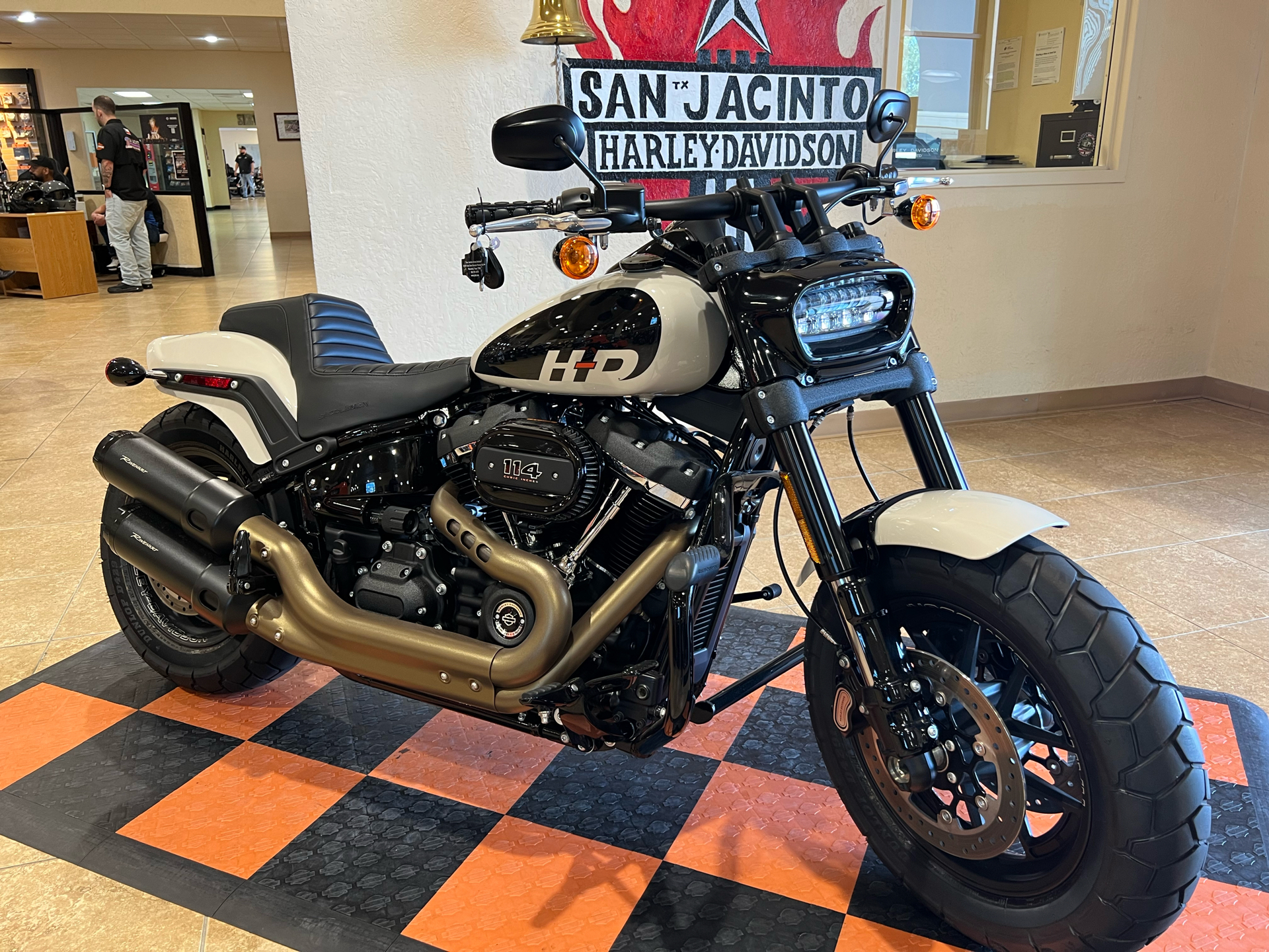 2022 Harley-Davidson Fat Bob® 114 in Pasadena, Texas - Photo 2
