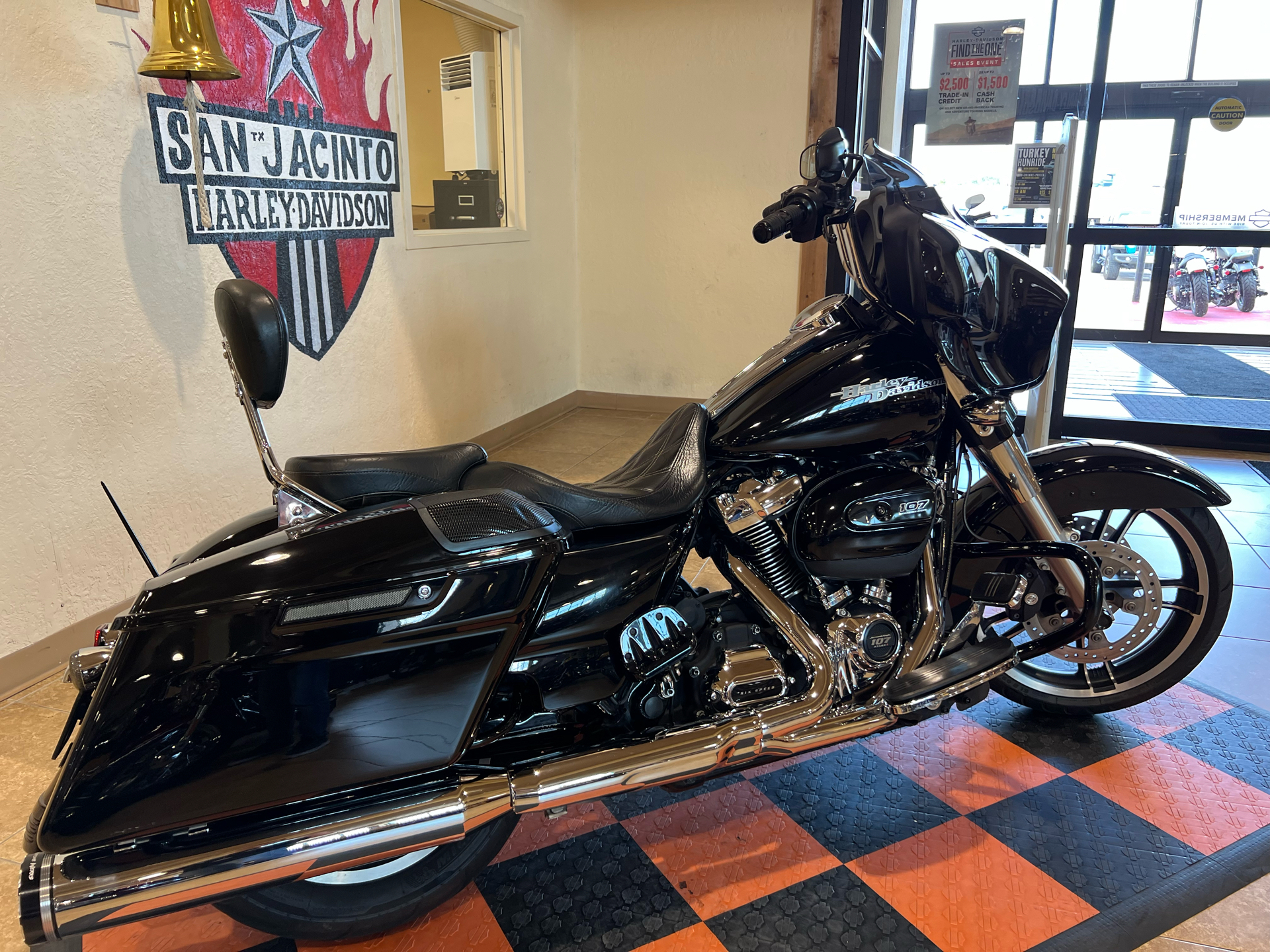 2019 Harley-Davidson Street Glide® in Pasadena, Texas - Photo 3