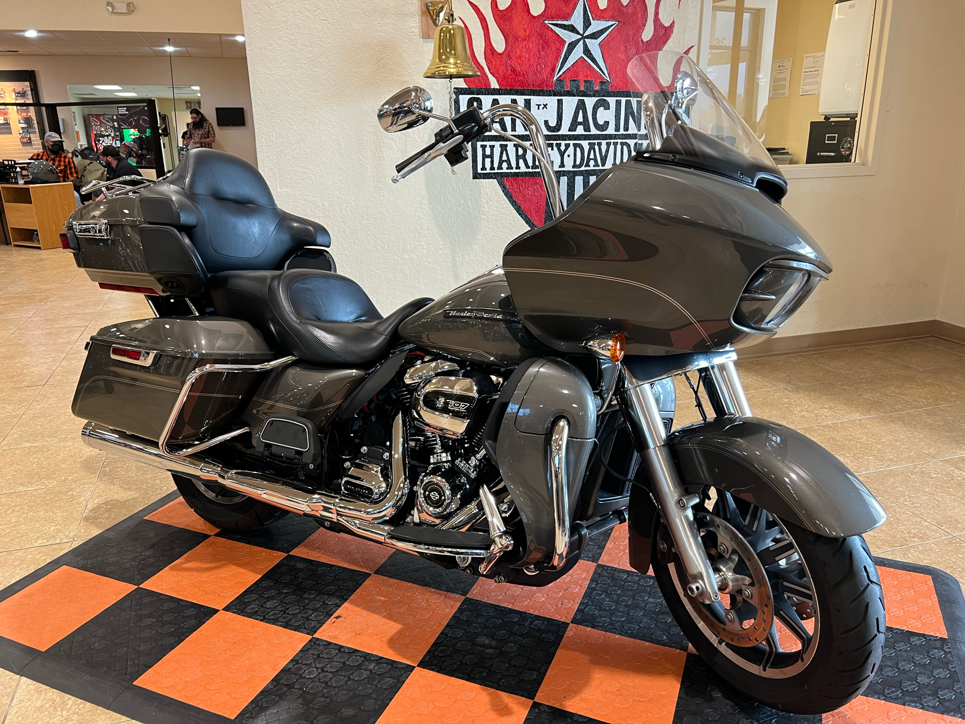 2018 Harley-Davidson Road Glide® Ultra in Pasadena, Texas - Photo 2
