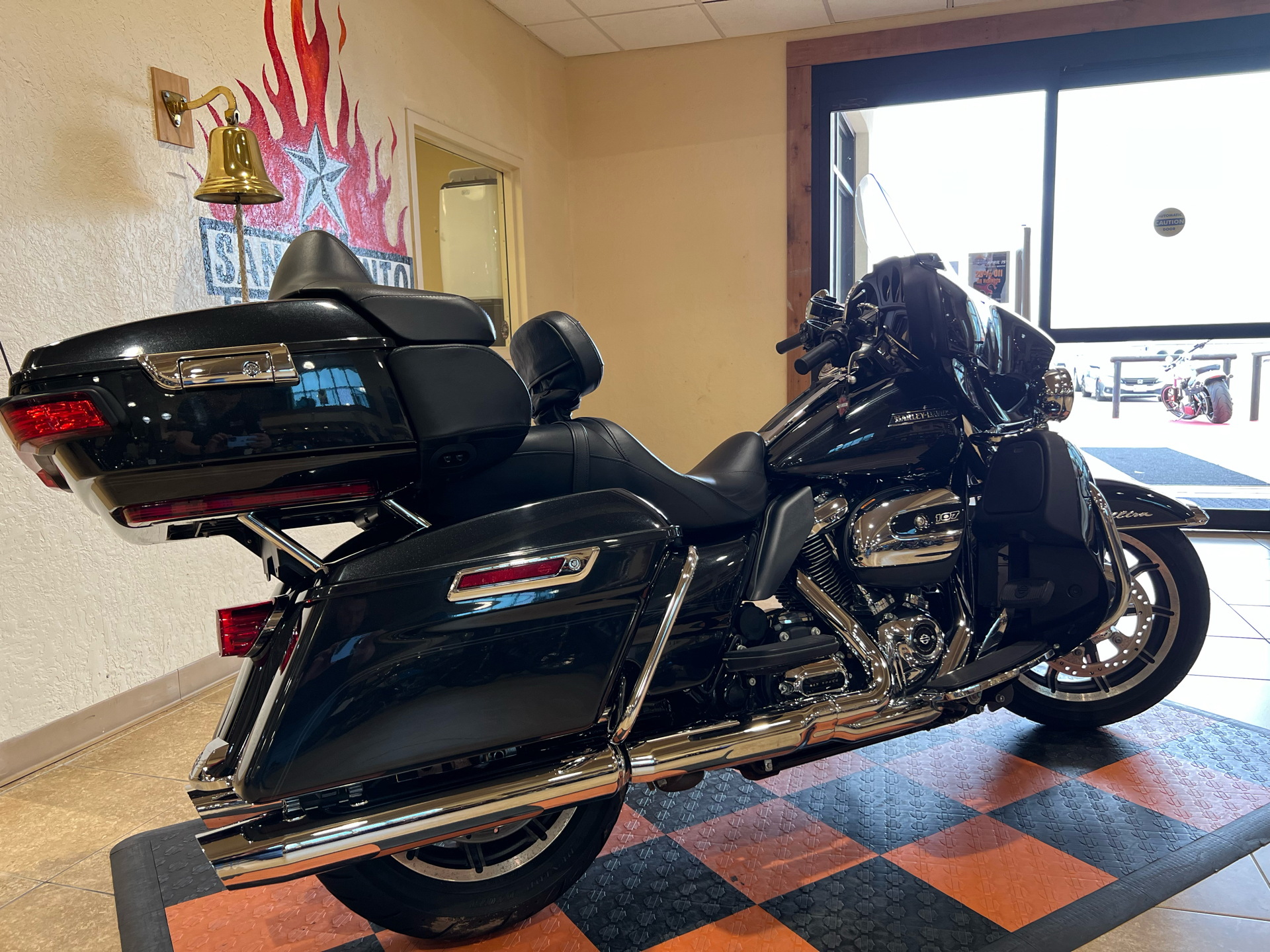 2018 Harley-Davidson Electra Glide® Ultra Classic® in Pasadena, Texas - Photo 3