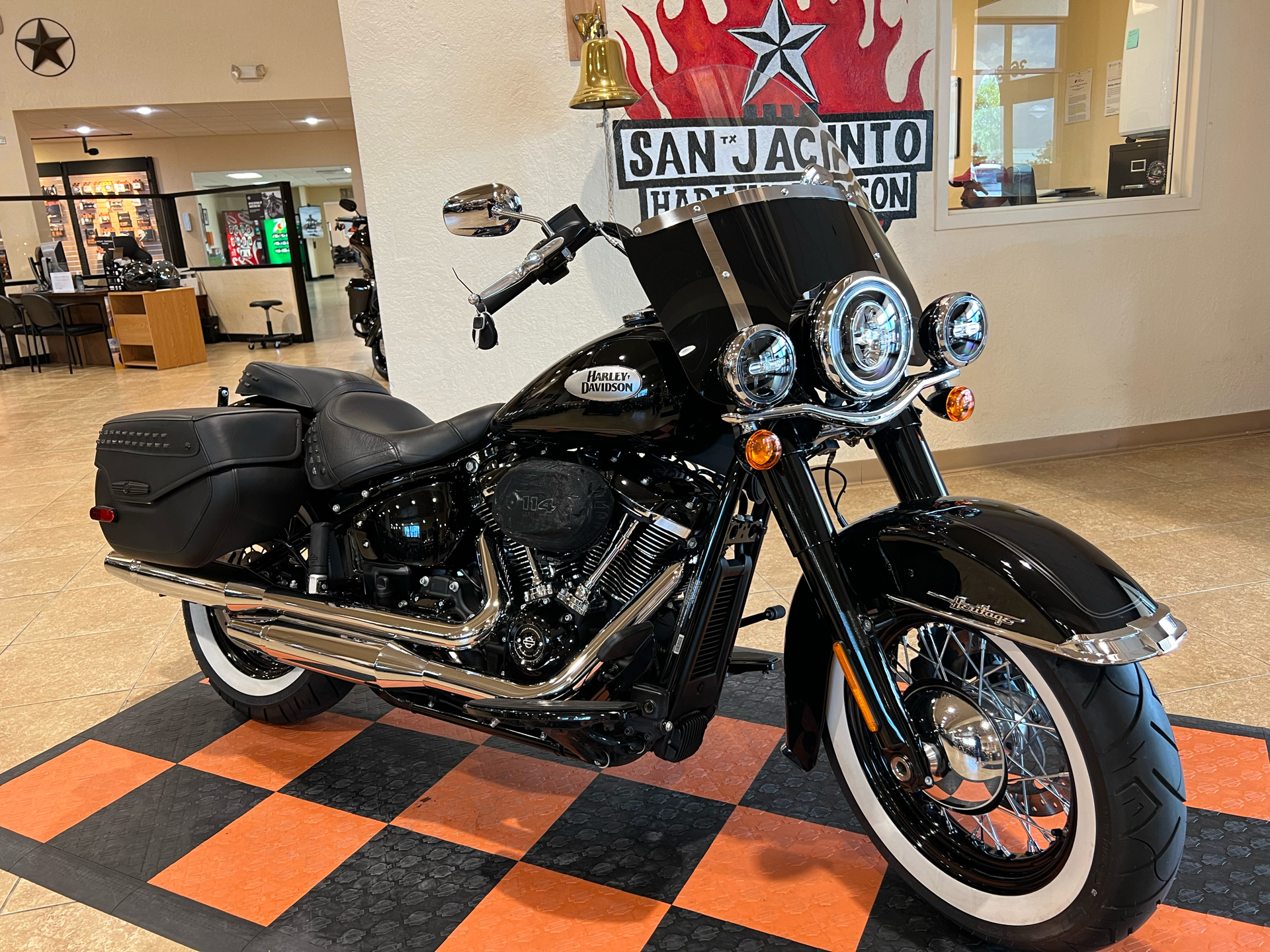 2021 Harley-Davidson Heritage Classic 114 in Pasadena, Texas - Photo 2