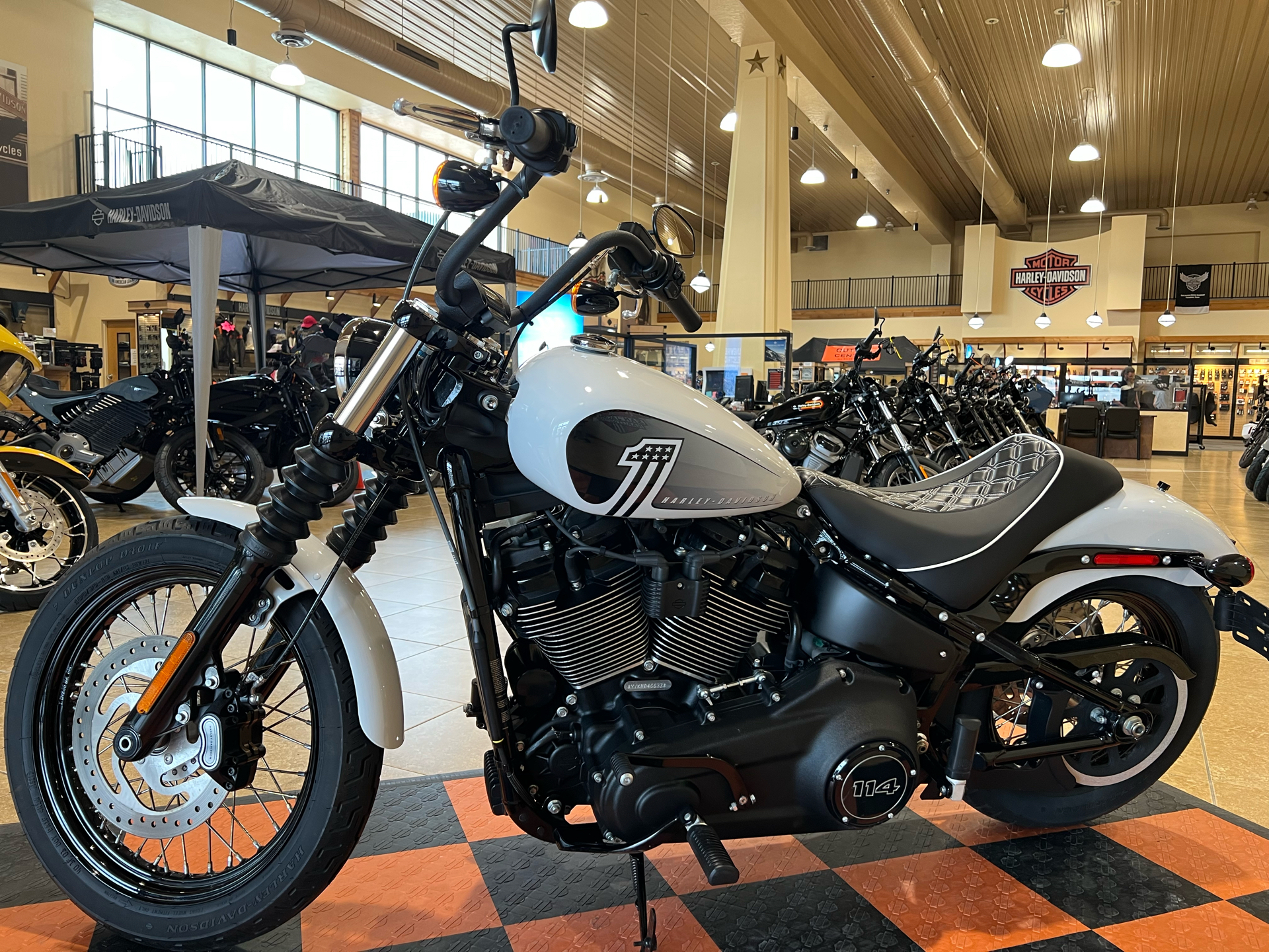2021 Harley-Davidson Street Bob® 114 in Pasadena, Texas - Photo 4