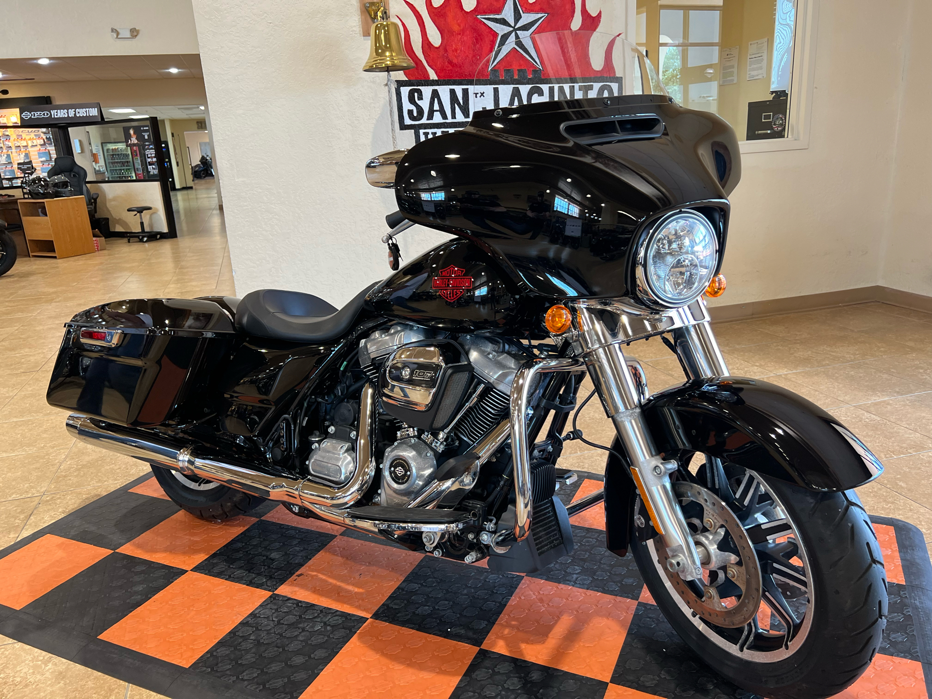 2022 Harley-Davidson Electra Glide® Standard in Pasadena, Texas - Photo 2