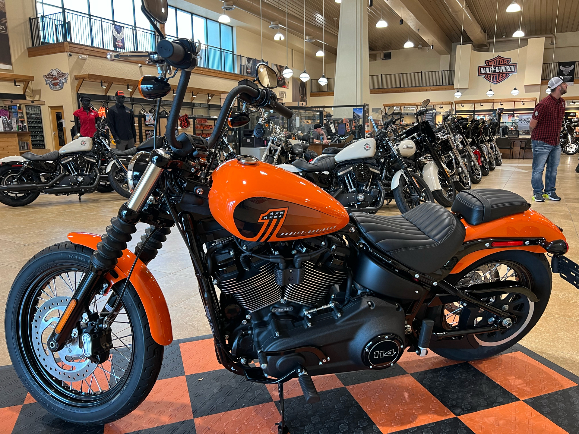 2021 Harley-Davidson Street Bob® 114 in Pasadena, Texas - Photo 4