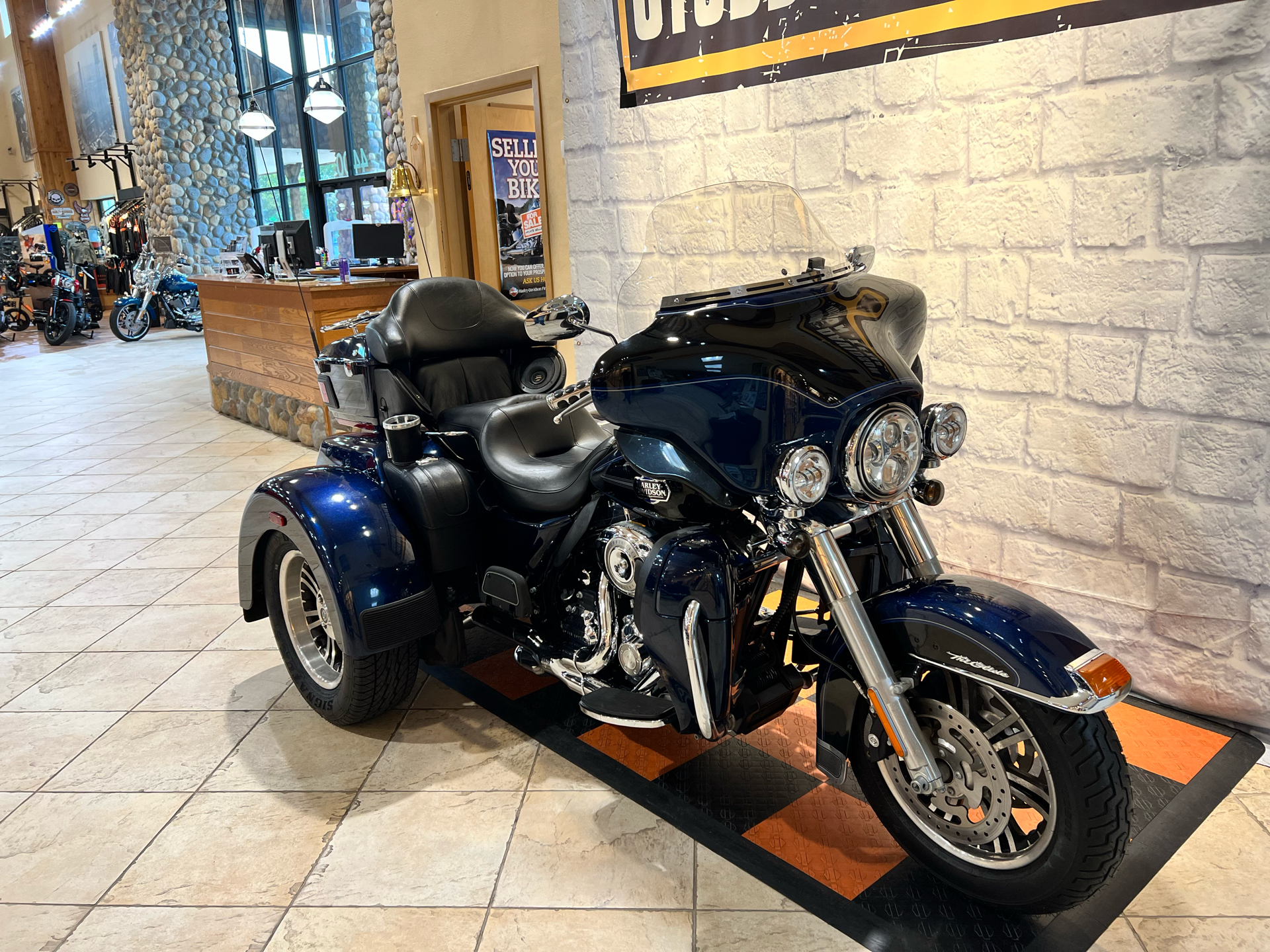 2013 Harley-Davidson Tri Glide® Ultra Classic® in Houston, Texas - Photo 4