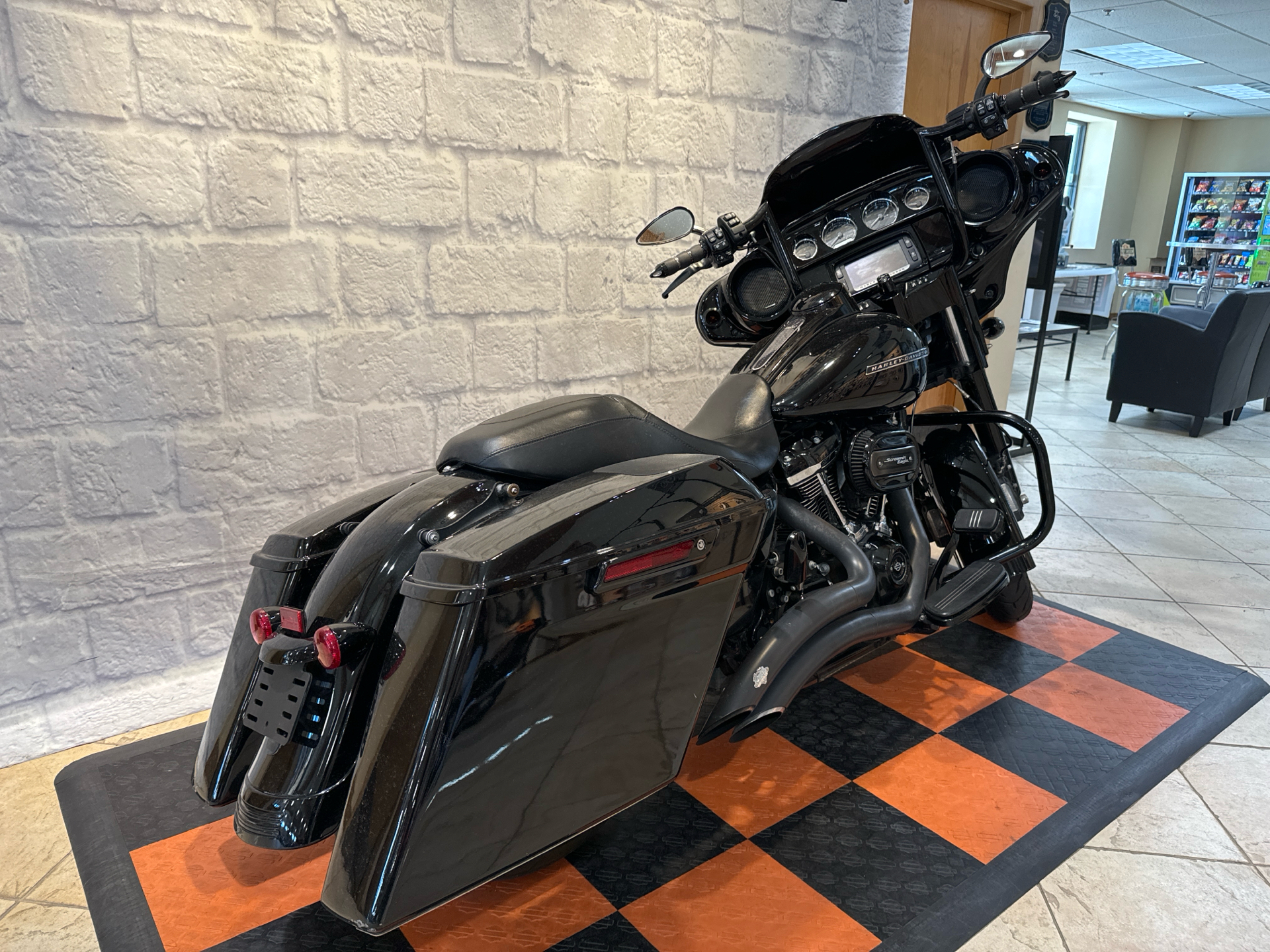 2018 Harley-Davidson Street Glide® Special in Houston, Texas - Photo 2