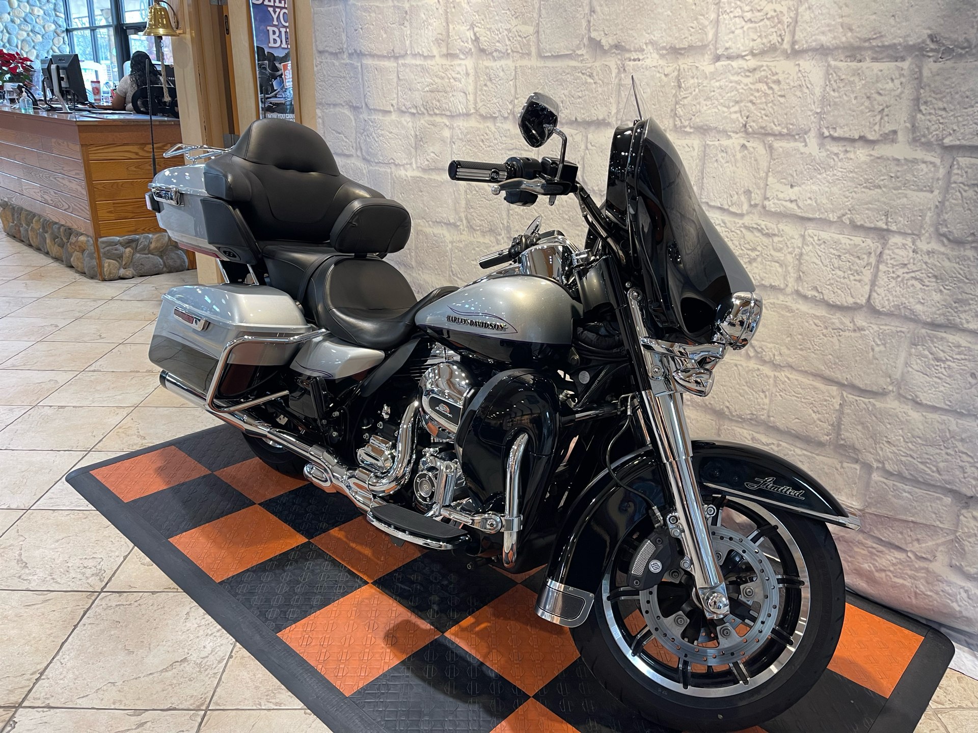 2015 Harley-Davidson Ultra Limited Low in Houston, Texas - Photo 2