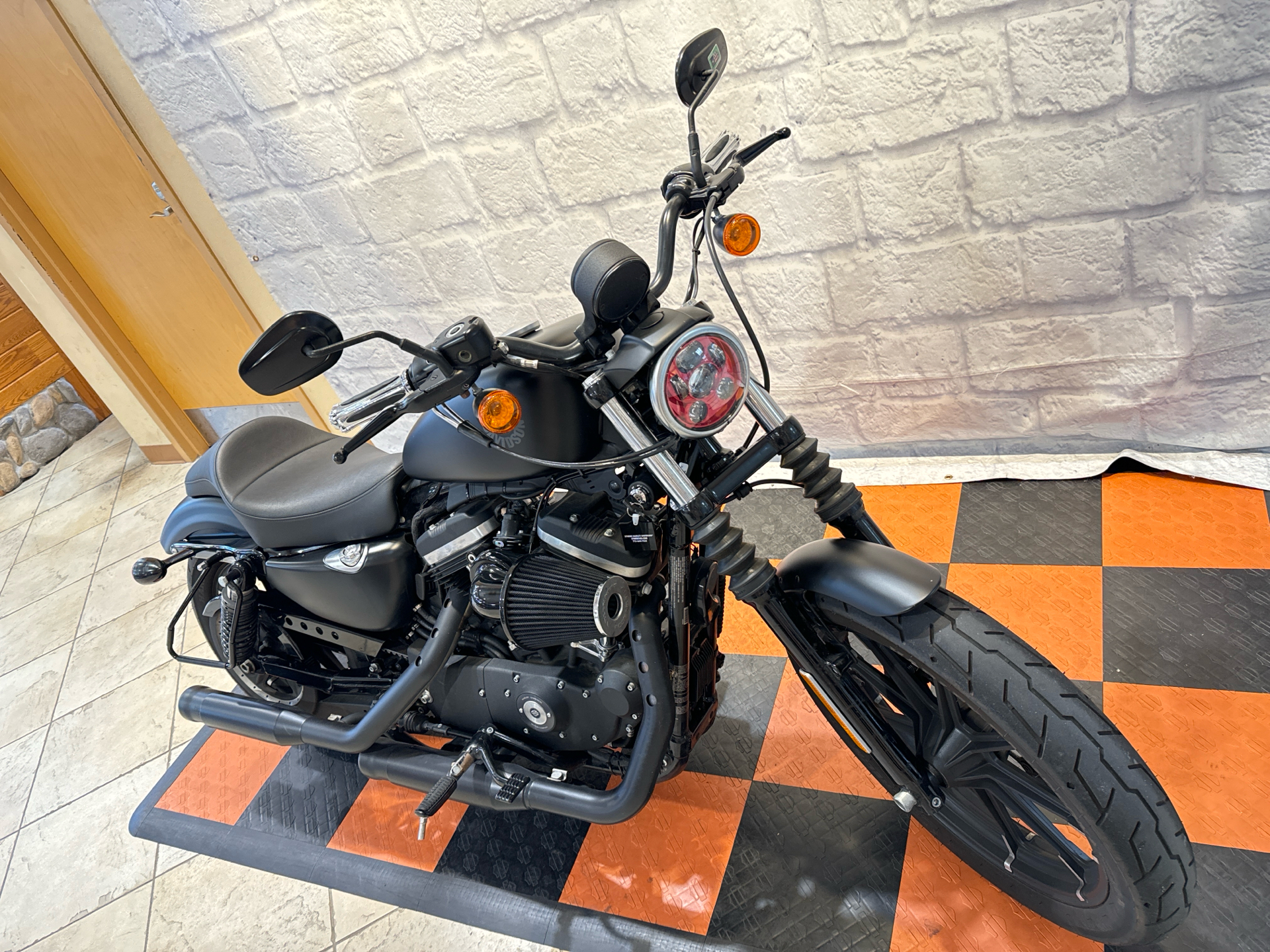 2020 Harley-Davidson IRON 883 in Houston, Texas - Photo 2