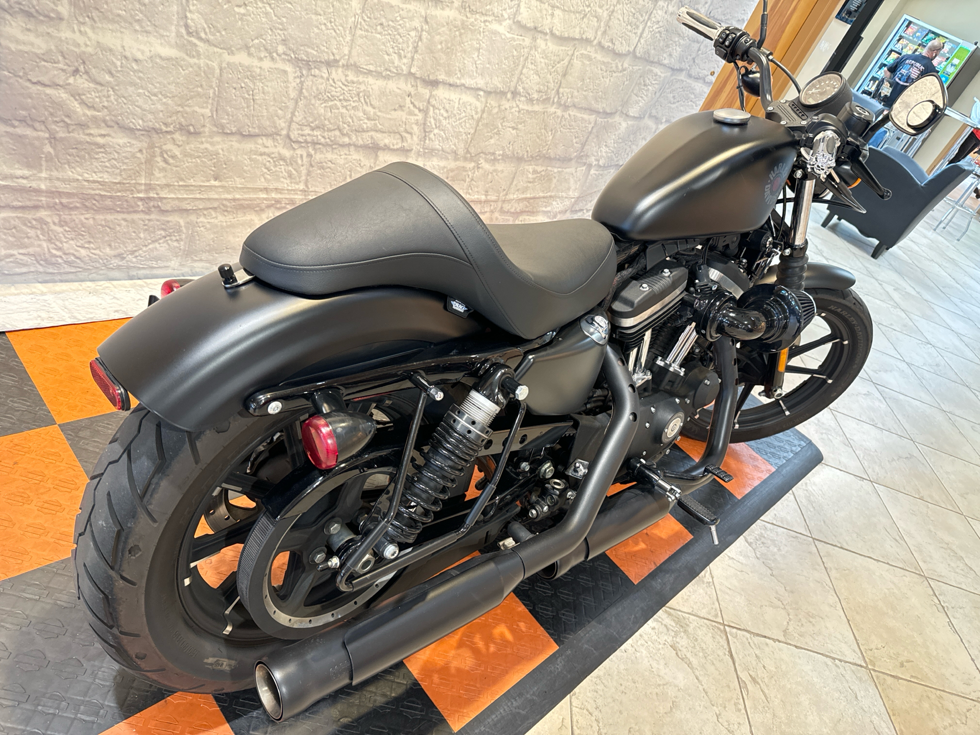 2020 Harley-Davidson IRON 883 in Houston, Texas - Photo 3