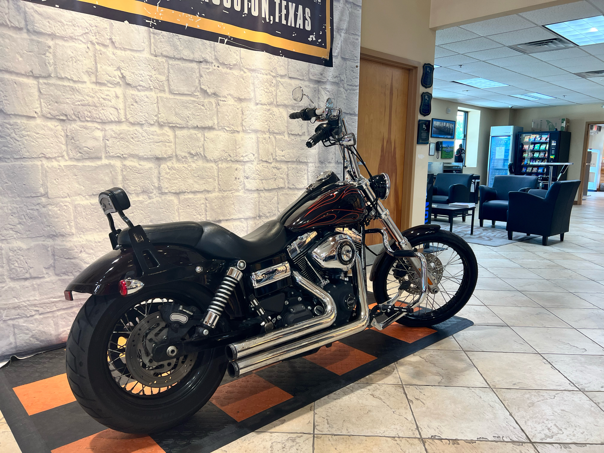 2014 Harley-Davidson Dyna® Wide Glide® in Houston, Texas - Photo 2