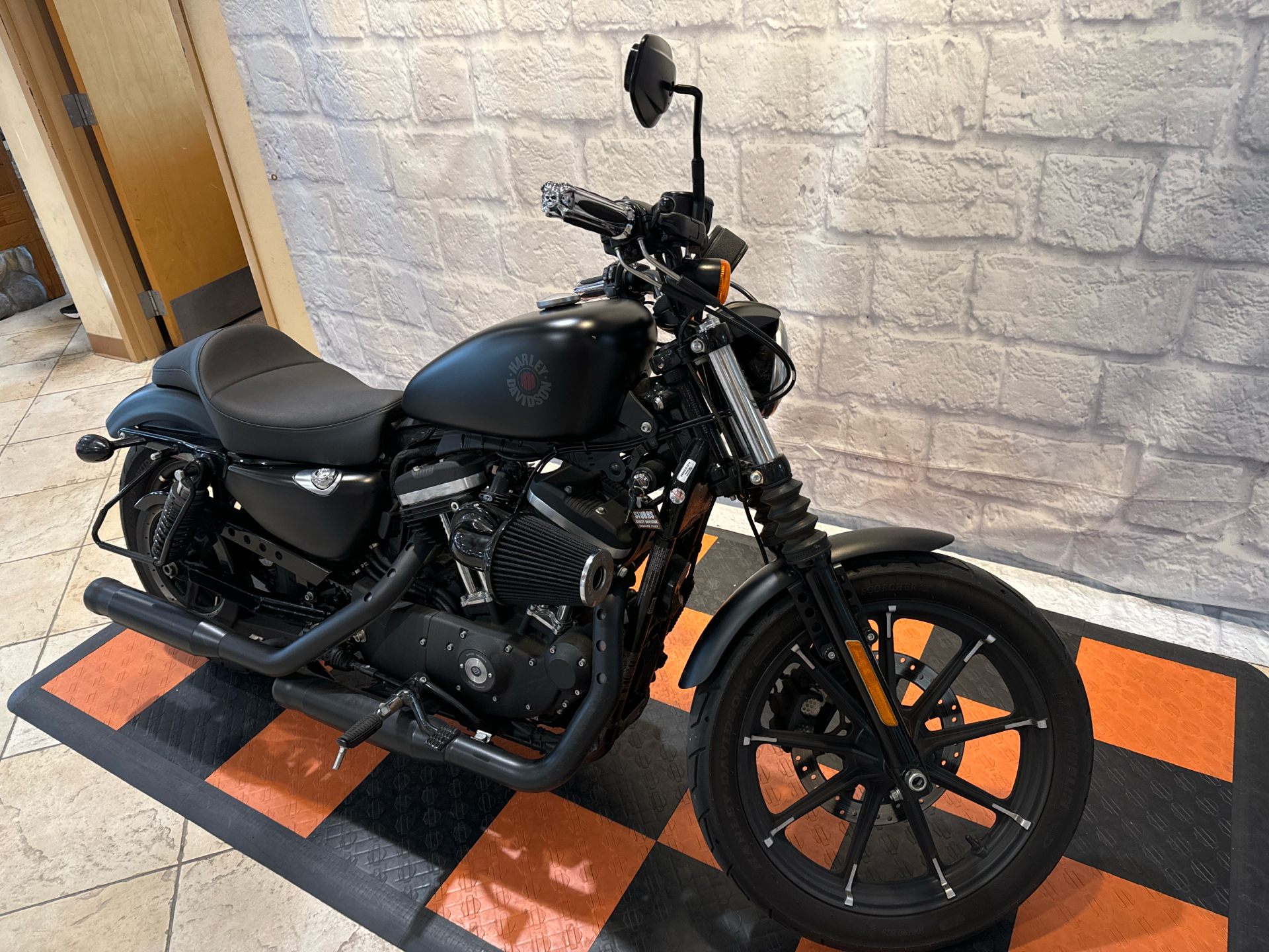 2020 Harley-Davidson IRON 883 in Houston, Texas - Photo 2