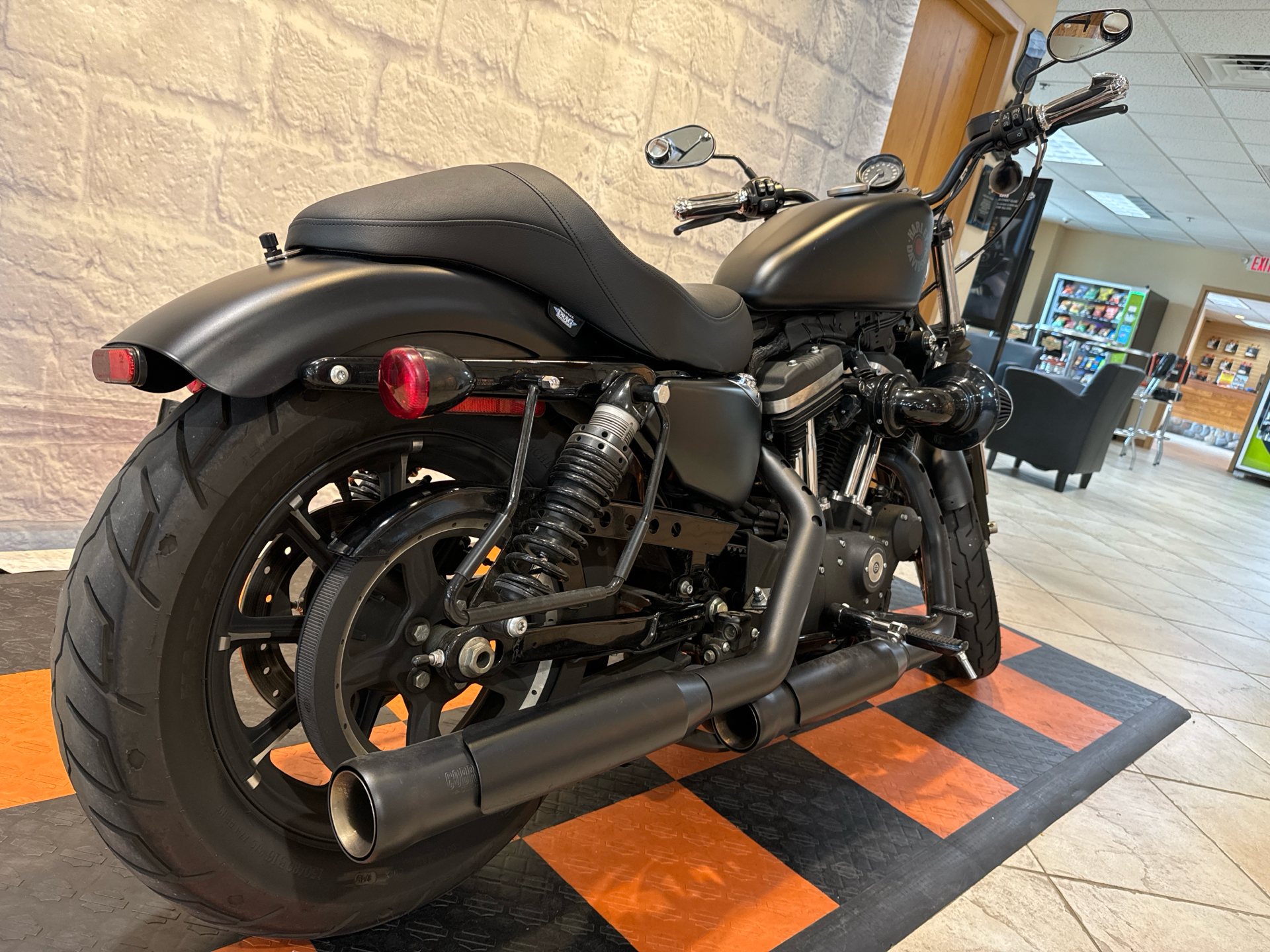 2020 Harley-Davidson IRON 883 in Houston, Texas - Photo 3