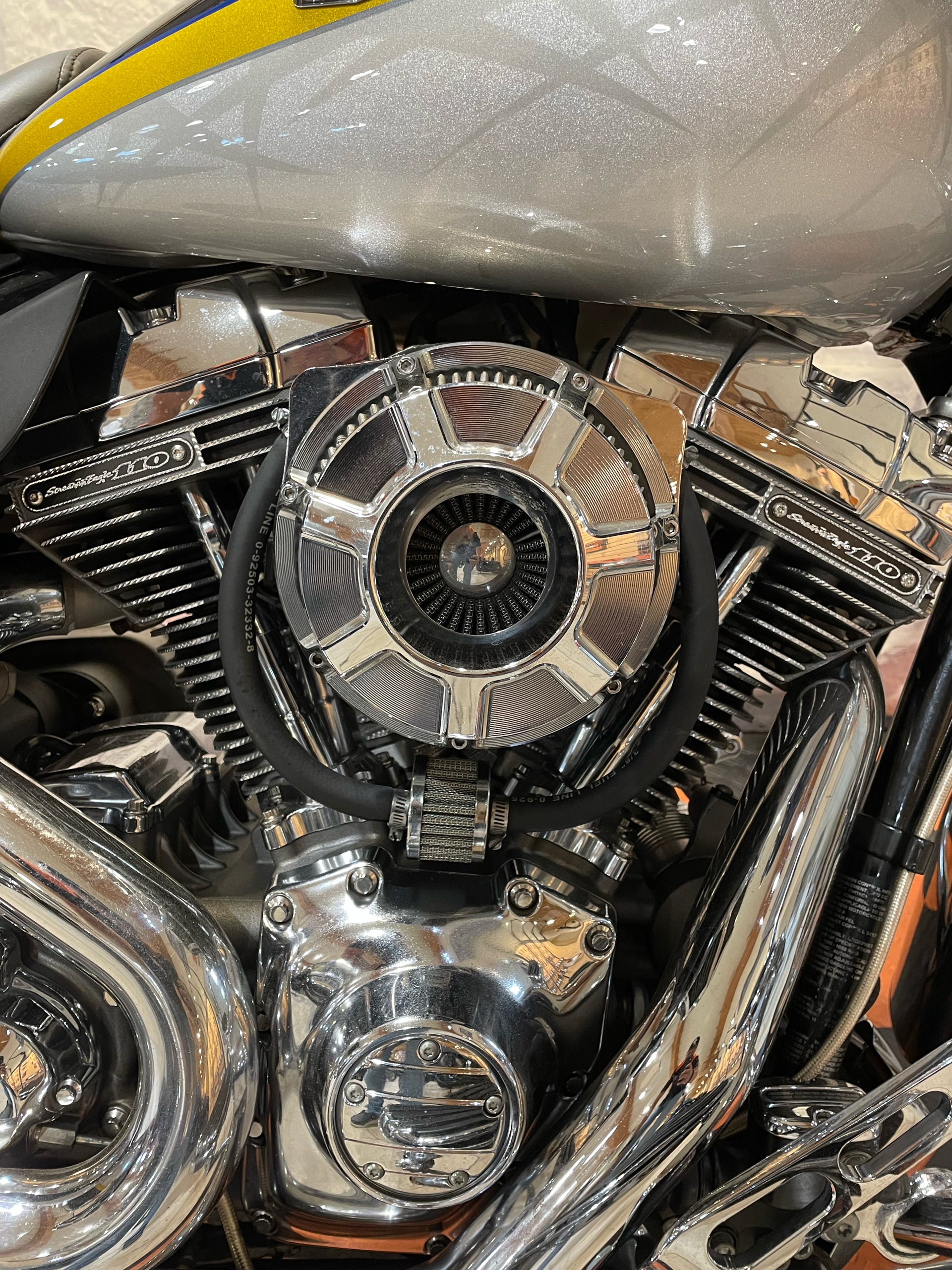 2012 Harley-Davidson CVO™ Ultra Classic® Electra Glide® in Houston, Texas - Photo 2