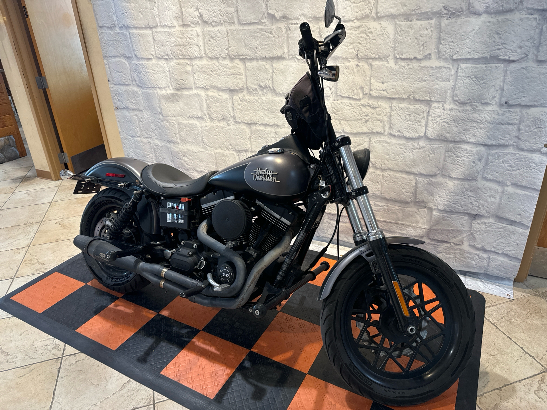 2017 Harley-Davidson DYNA STREET BOB in Houston, Texas - Photo 2