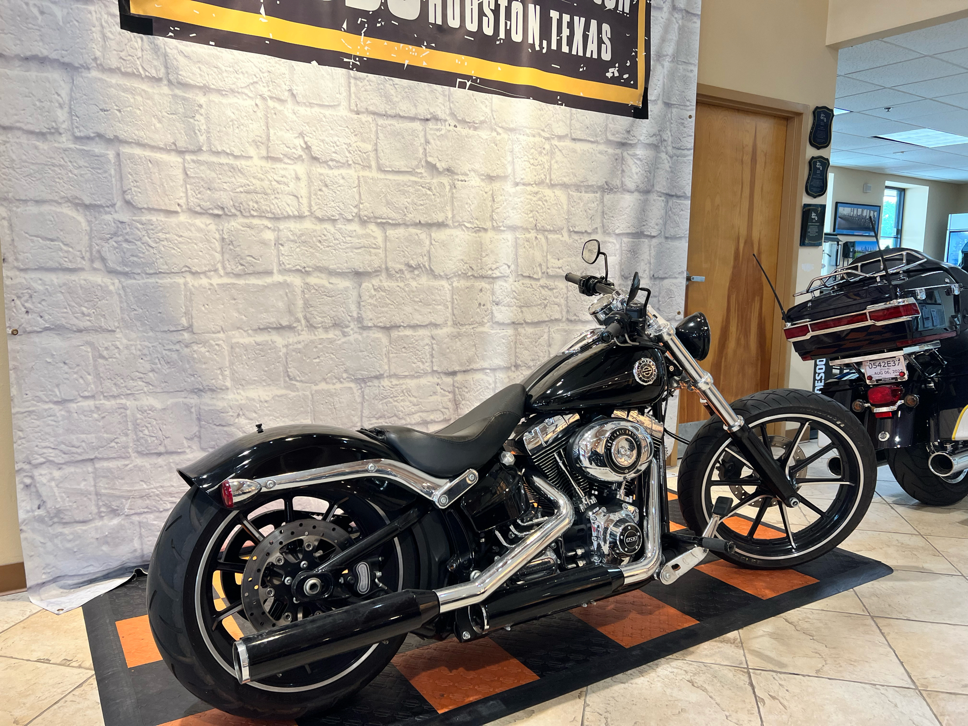 2014 Harley-Davidson Breakout® in Houston, Texas - Photo 2
