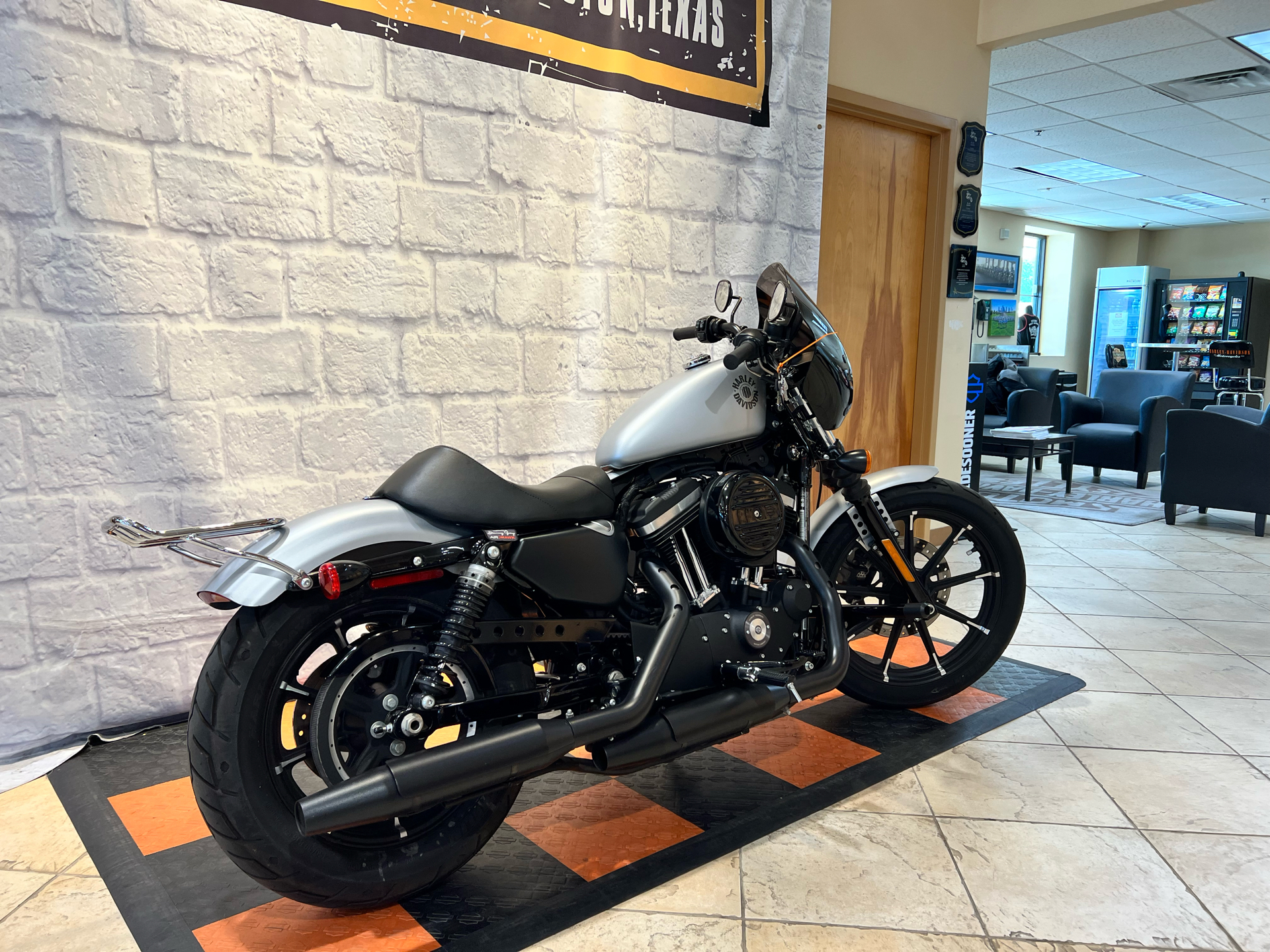 2020 Harley-Davidson Iron 883™ in Houston, Texas - Photo 5