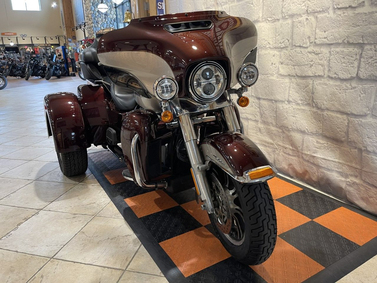 2018 Harley-Davidson Tri Glide® Ultra in Houston, Texas - Photo 2