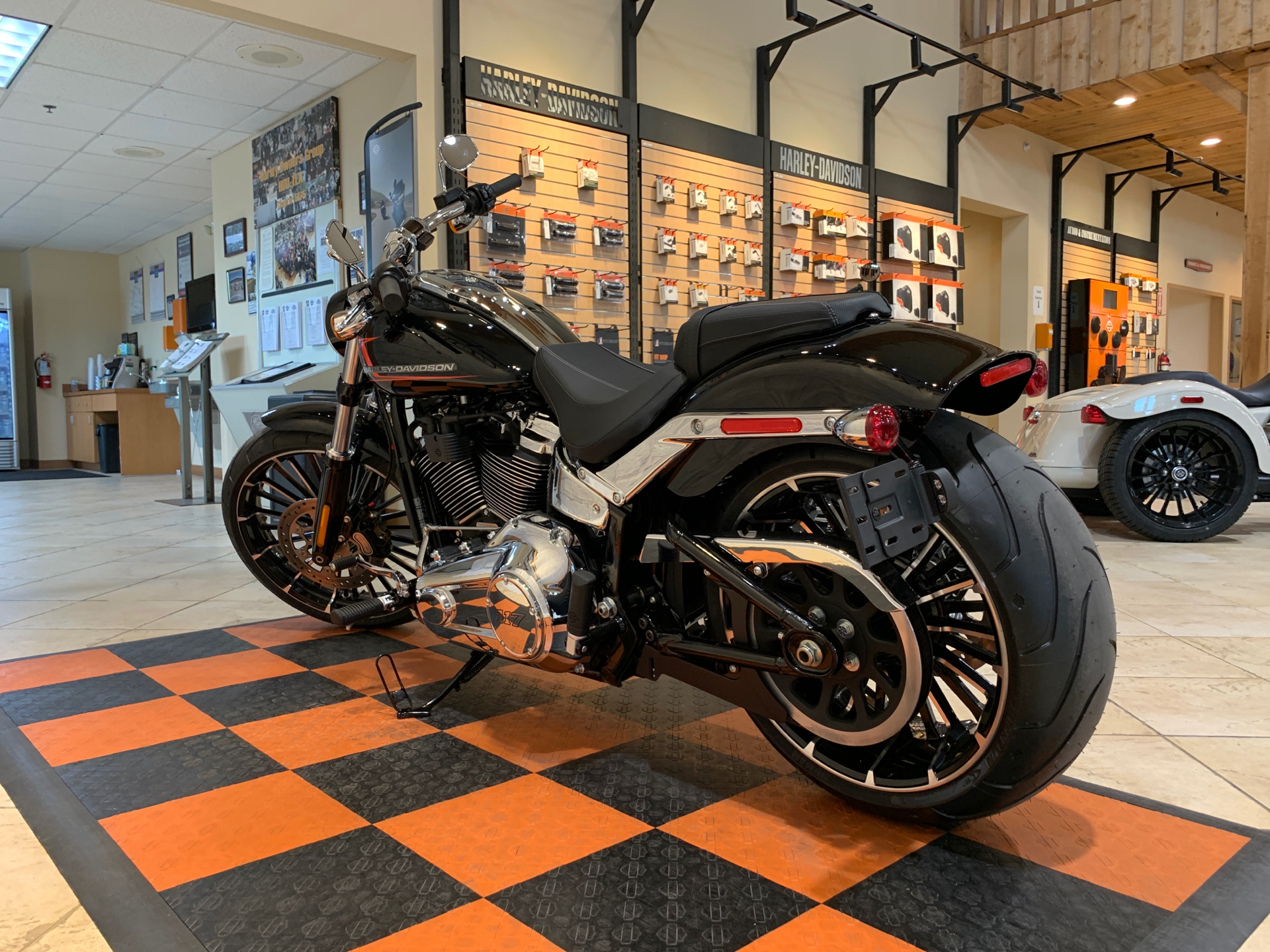 2024 Harley-Davidson Breakout® in Houston, Texas - Photo 4