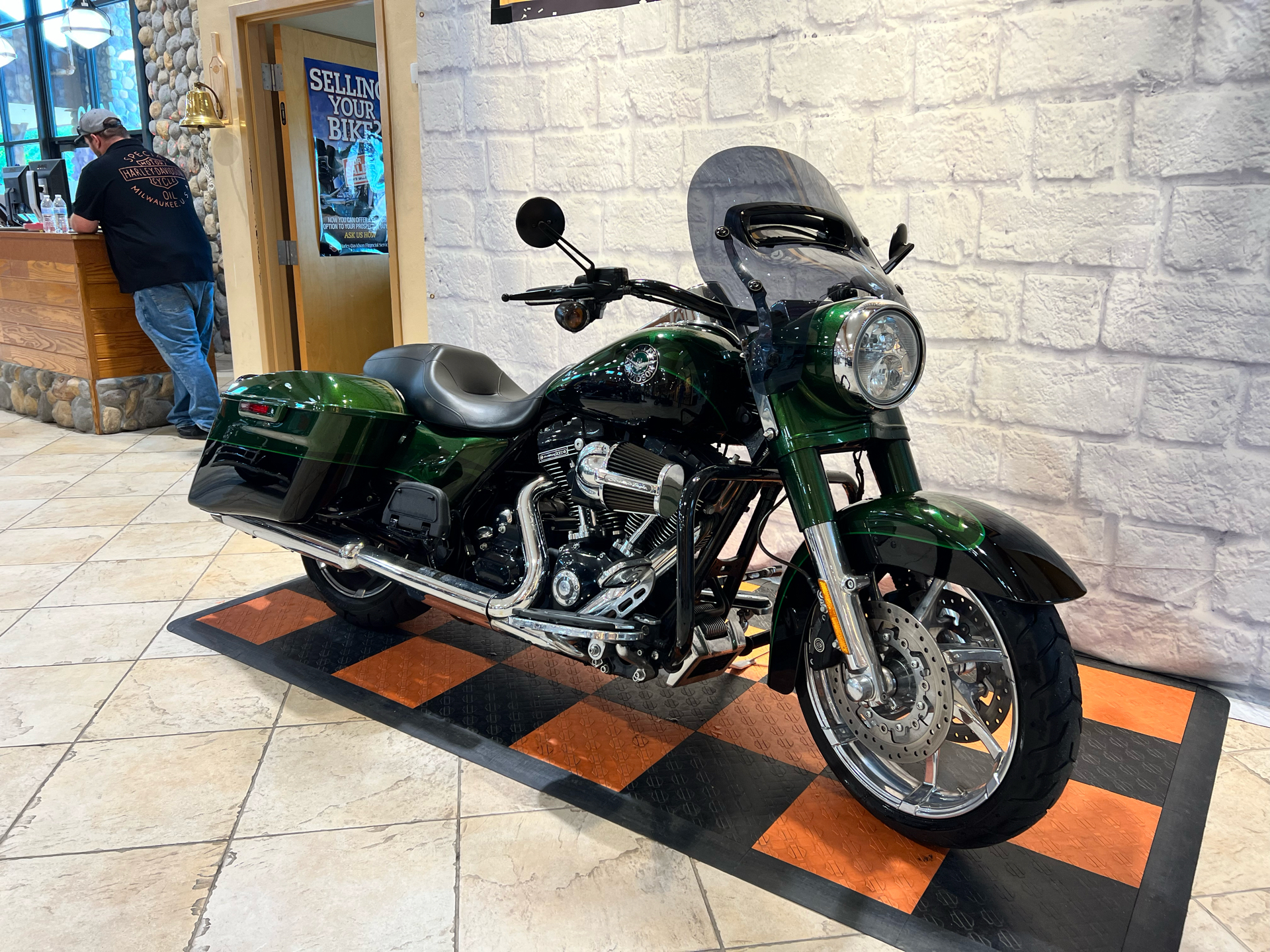2014 Harley-Davidson CVO™ Road King® in Houston, Texas - Photo 5