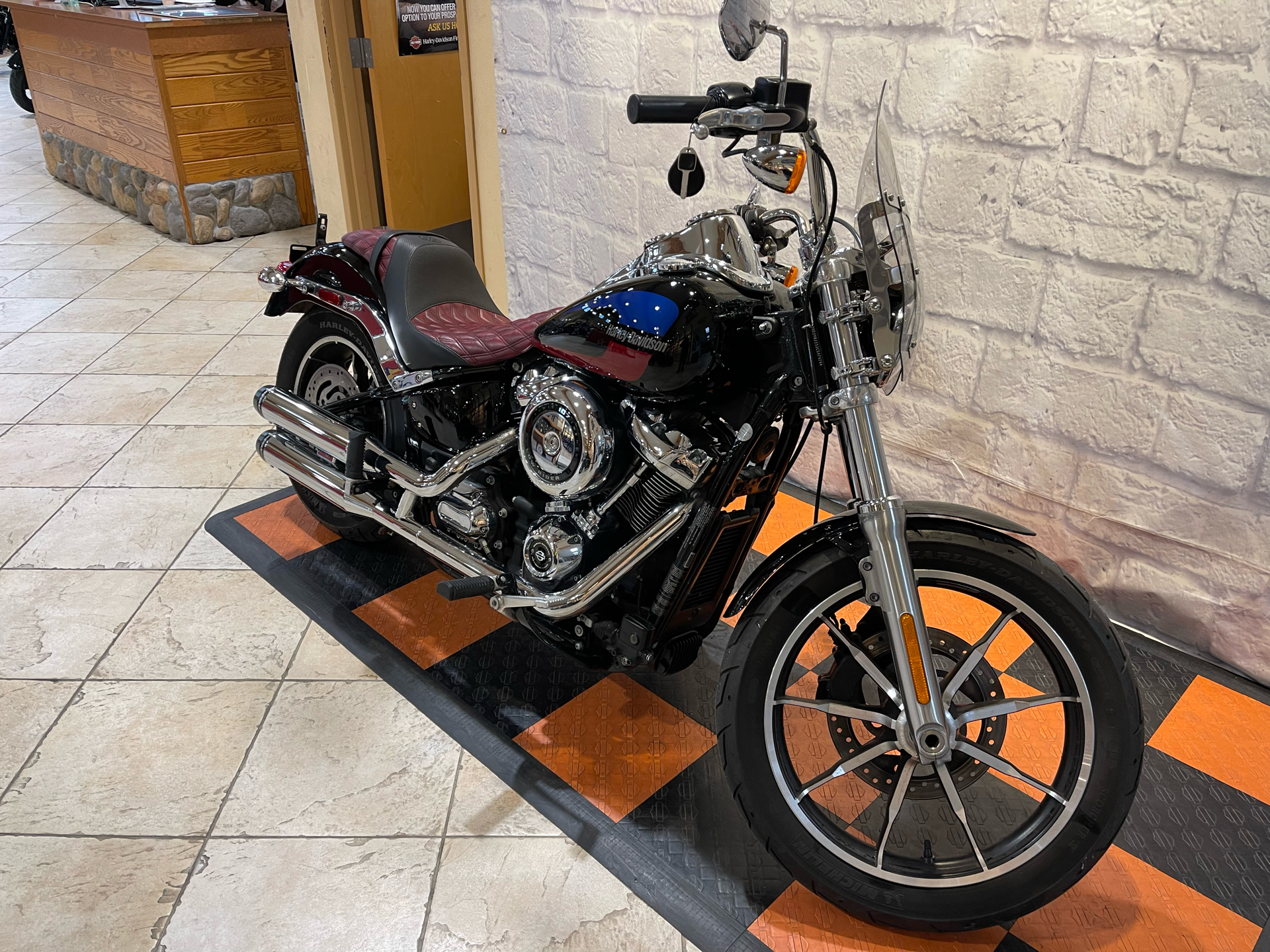 2018 Harley-Davidson Low Rider® 107 in Houston, Texas - Photo 2