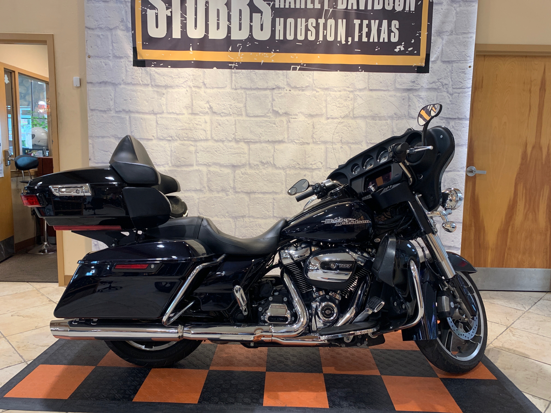 2019 Harley-Davidson Street Glide® in Houston, Texas - Photo 2