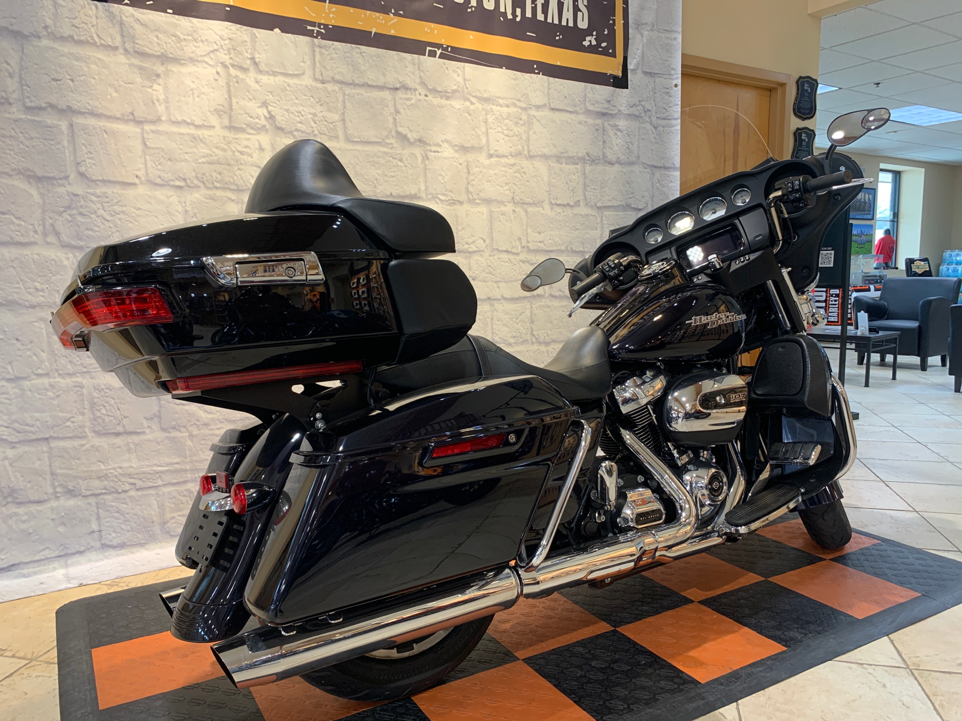 2019 Harley-Davidson Street Glide® in Houston, Texas - Photo 4