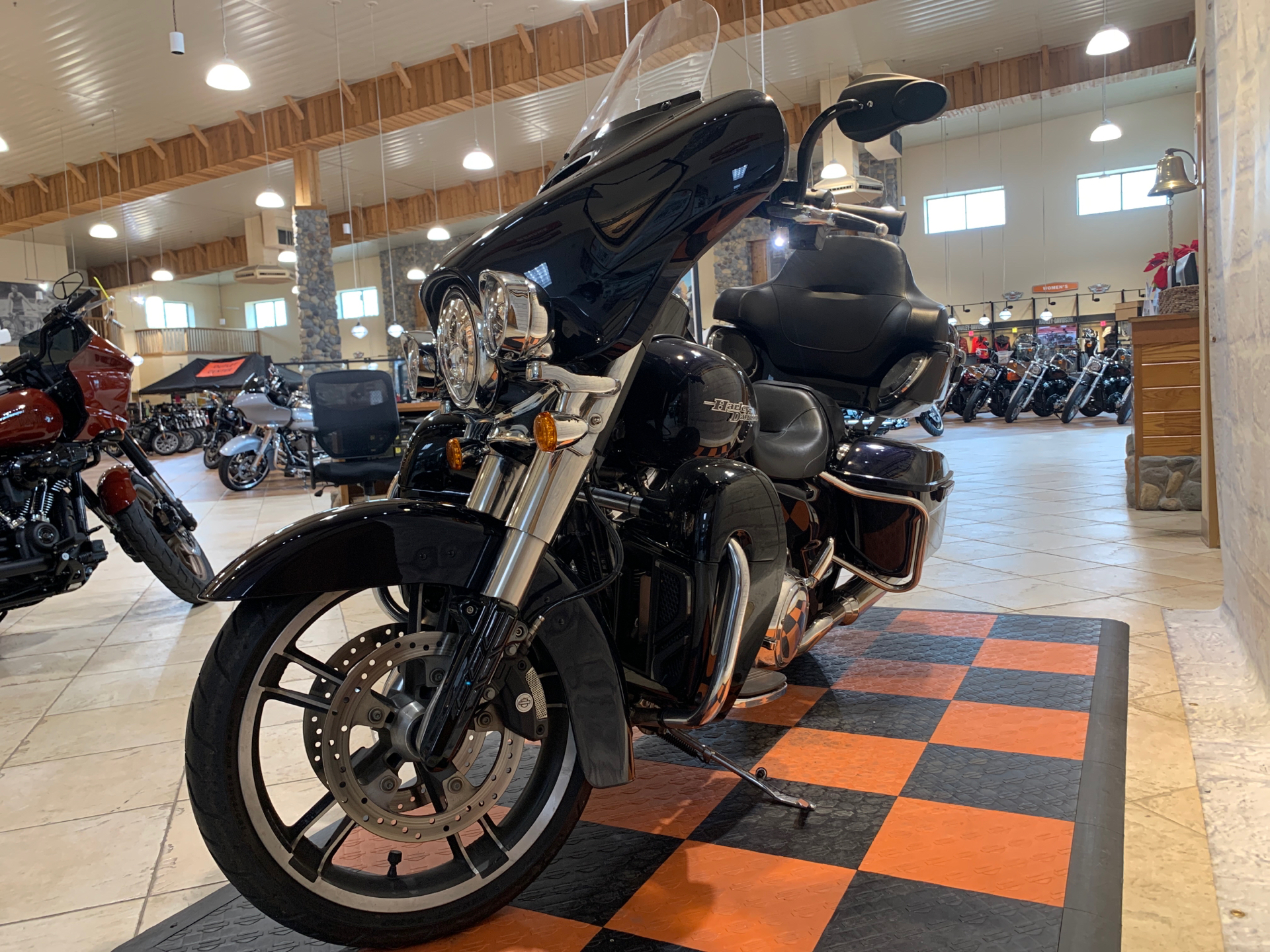 2019 Harley-Davidson Street Glide® in Houston, Texas - Photo 6