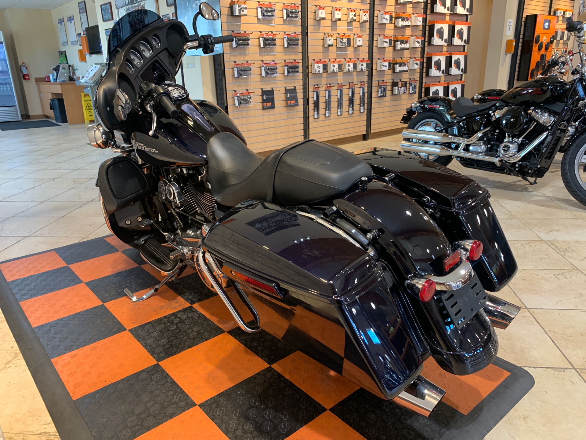 2019 Harley-Davidson Street Glide® in Houston, Texas - Photo 9