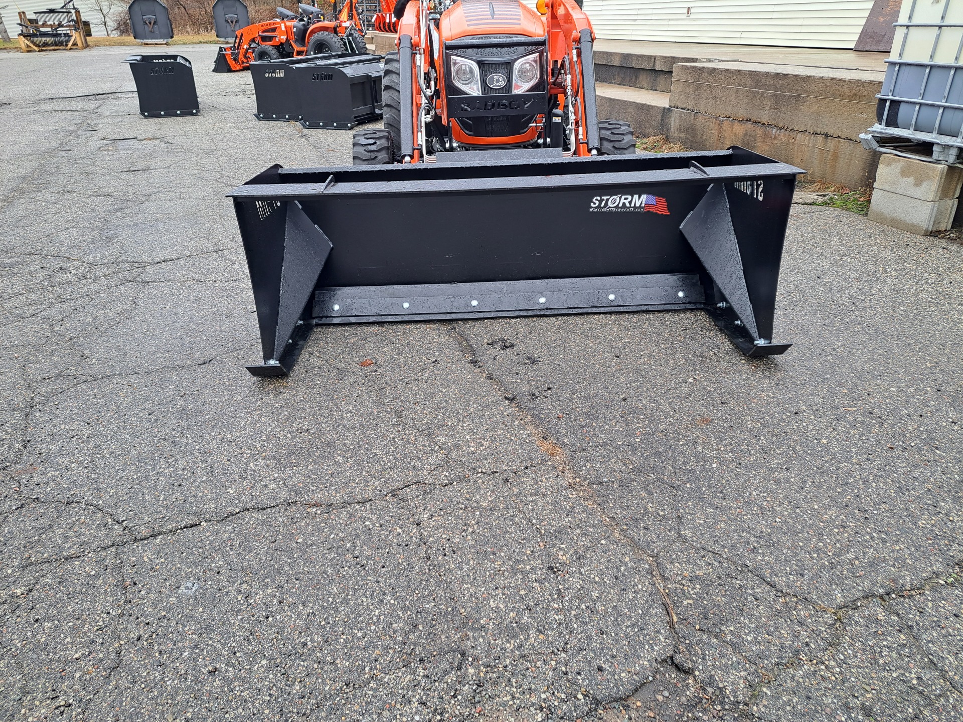 Glacier Attachments Snow Pusher 6' w/Pull Bar (Skid Steer) Rubber Edge in Lowell, Michigan - Photo 3