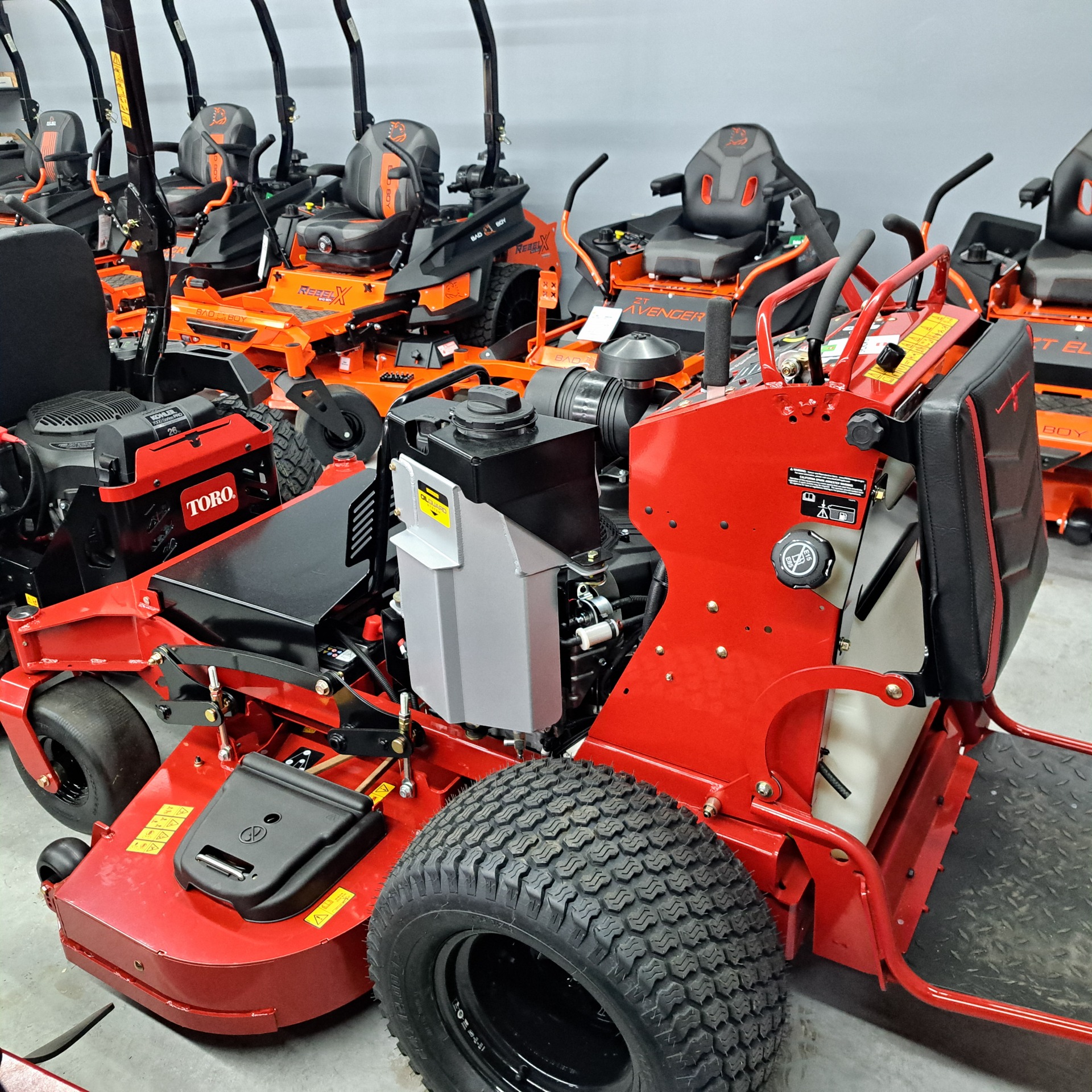 Toro GrandStand® HDX 60 in. 37 hp 993 cc EFI with Oil Guard in Lowell, Michigan - Photo 3