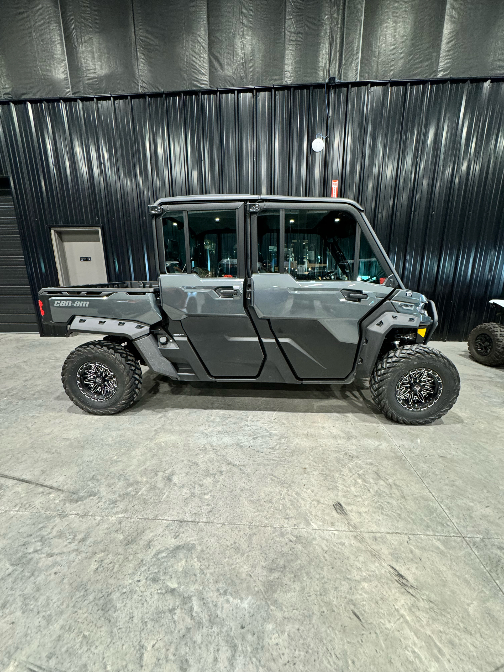 2024 Can-Am Defender MAX Limited in Sully, Iowa - Photo 21