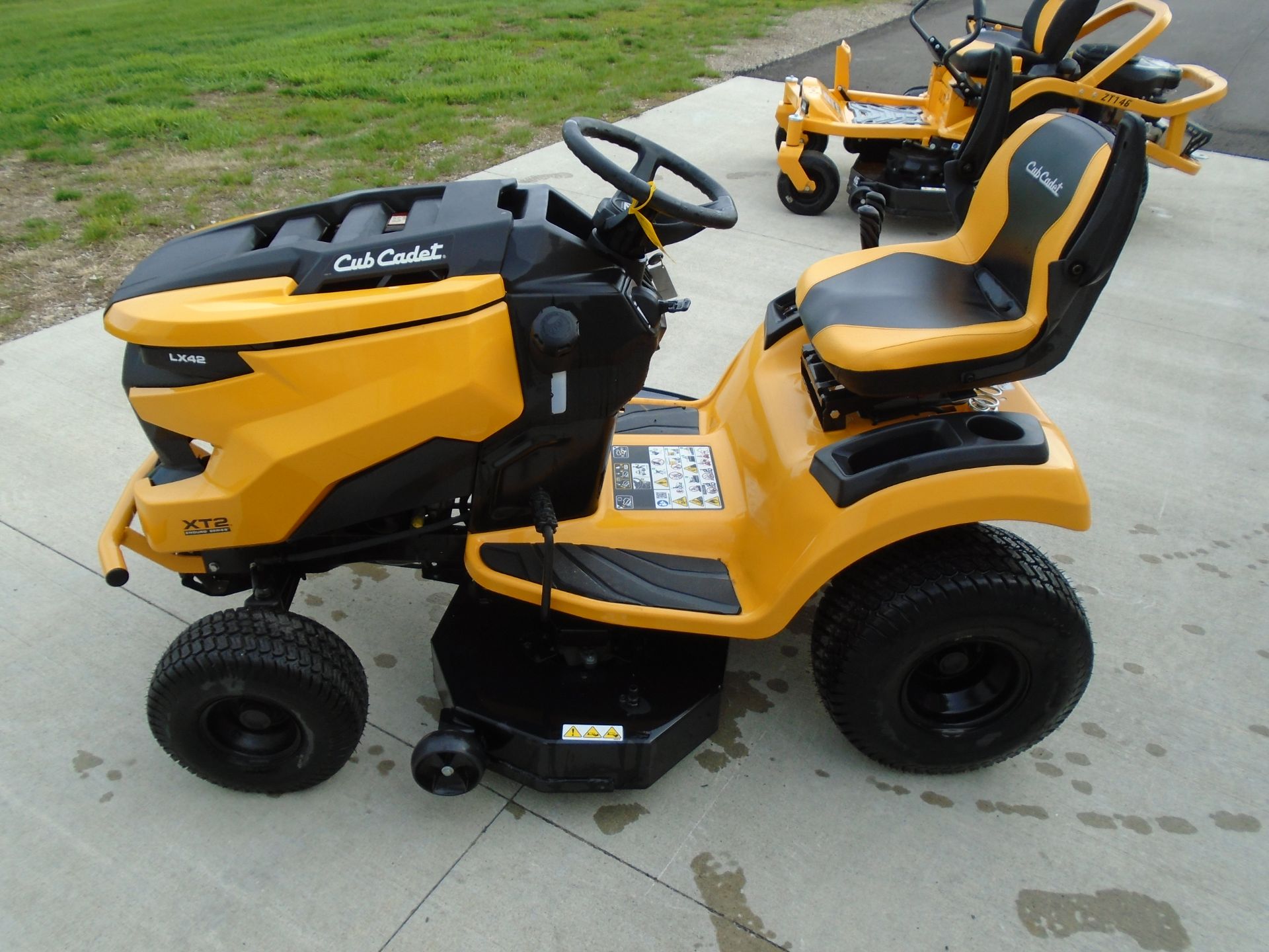 2023 Cub Cadet XT2 LX42 42 in. Kohler 7000 Series HD 20 hp in Lake Mills, Iowa - Photo 3