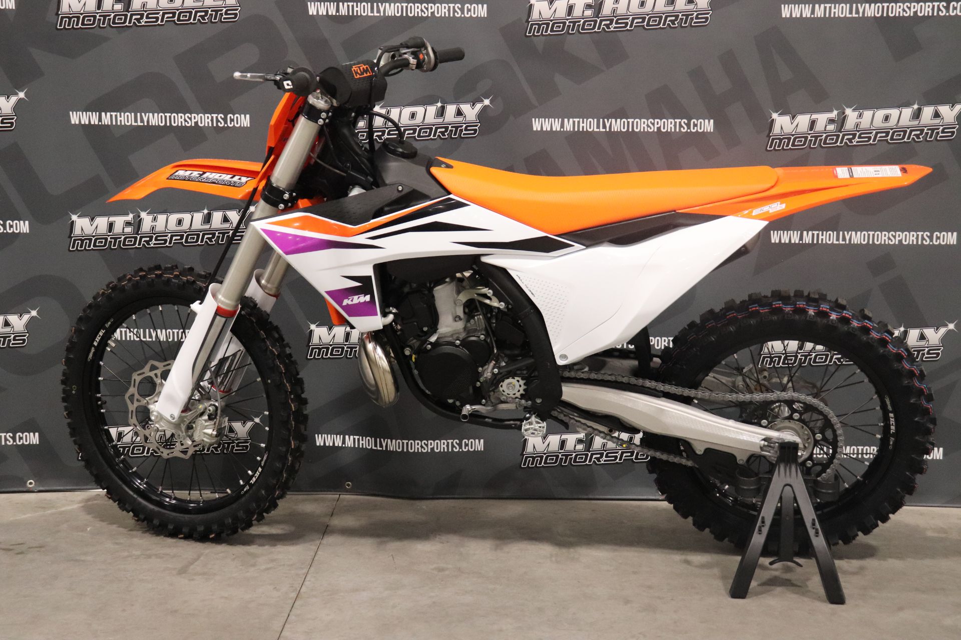 2024 KTM 300 SX in Vincentown, New Jersey - Photo 2