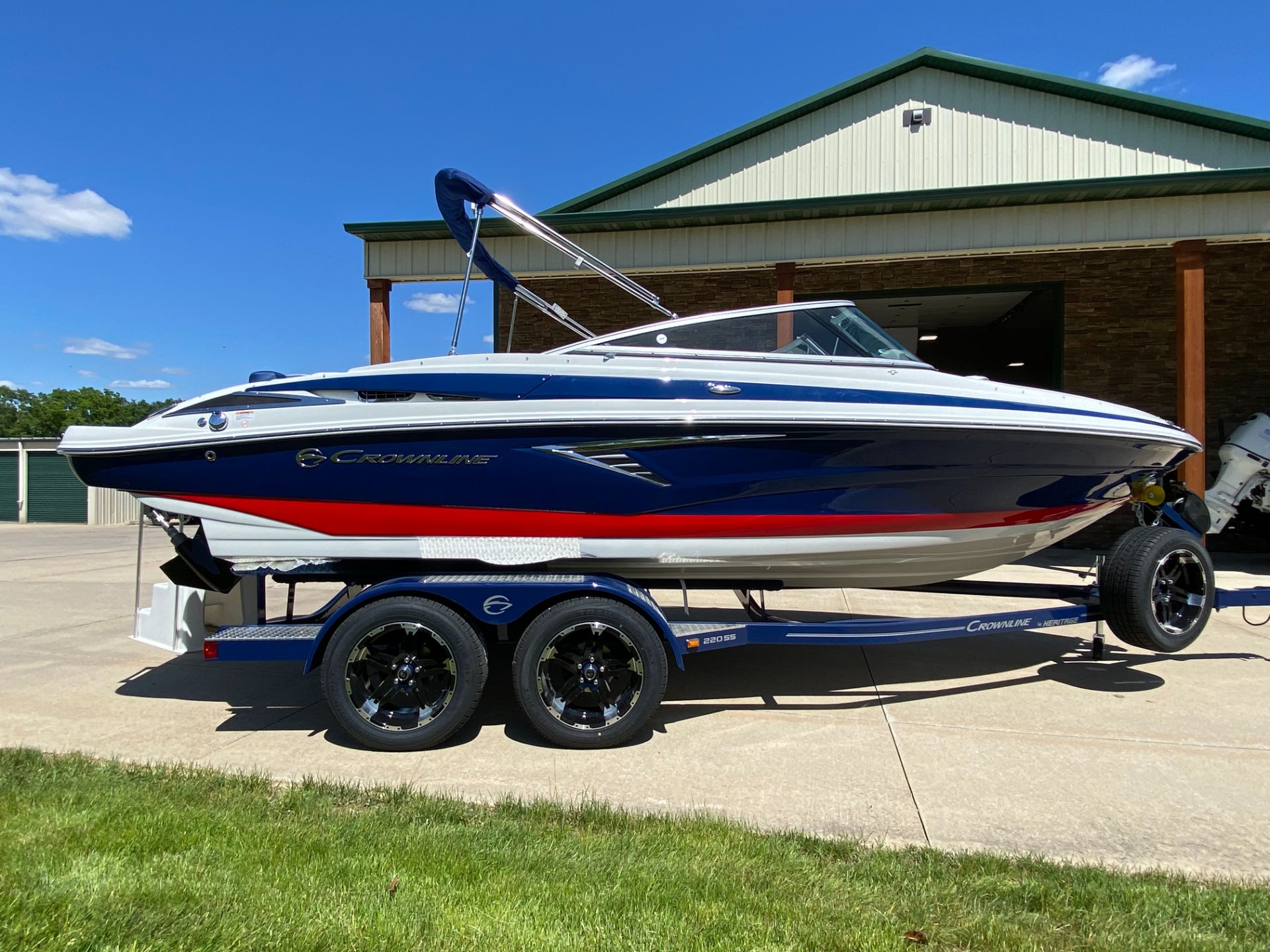 New 2024 Crownline 220SS, Polk City IA Specs, Price, Photos Blue 48B424