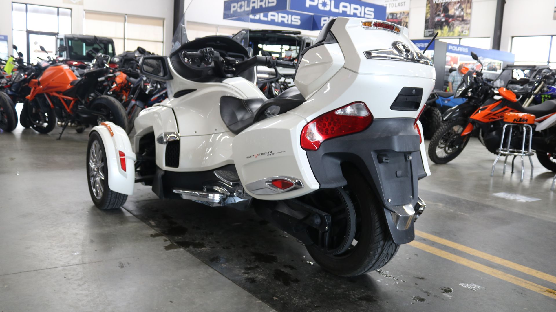 2014 Can-Am Spyder® RT-S SE6 in Grimes, Iowa - Photo 8
