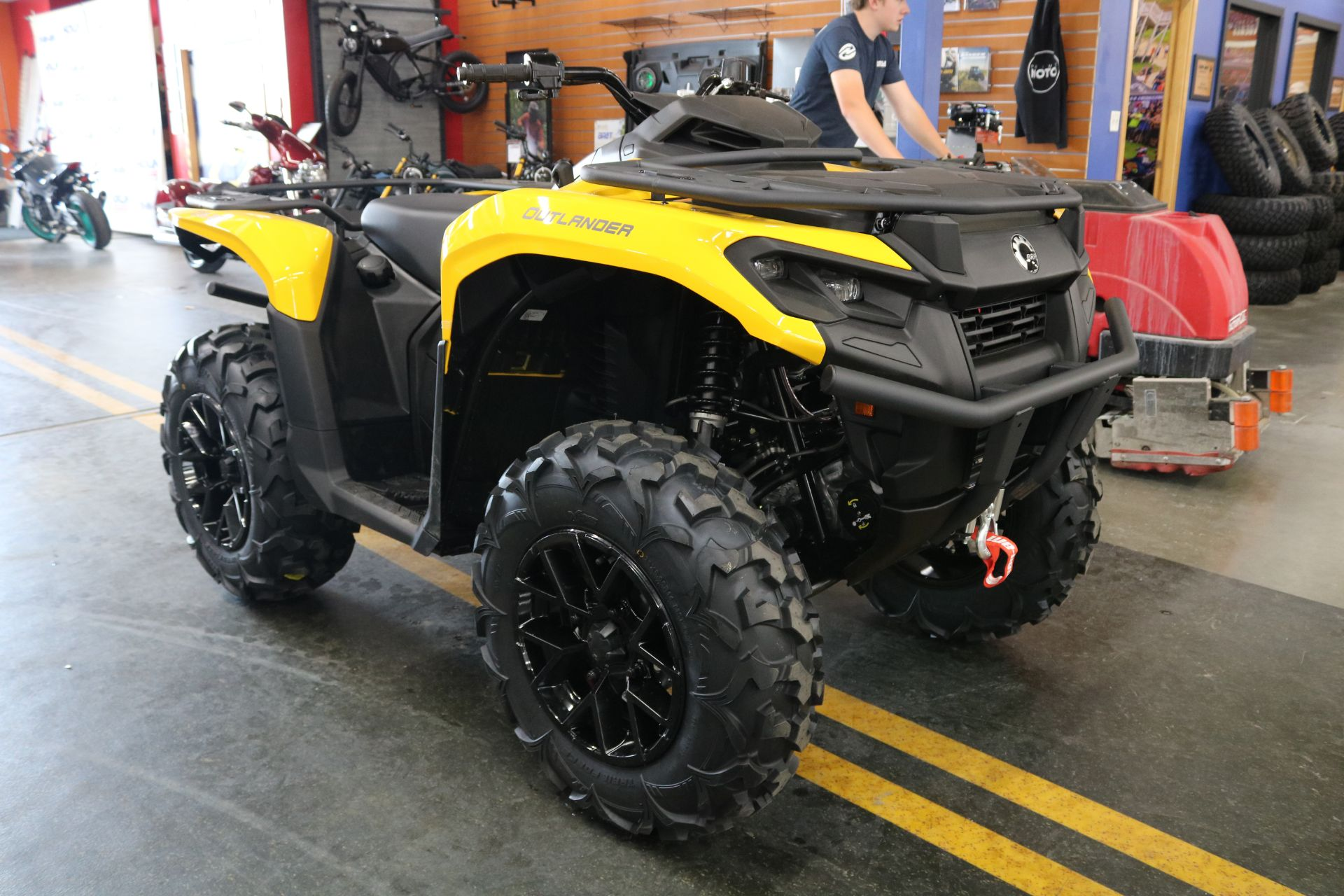 2024 Can-Am Outlander XT 700 in Grimes, Iowa - Photo 2