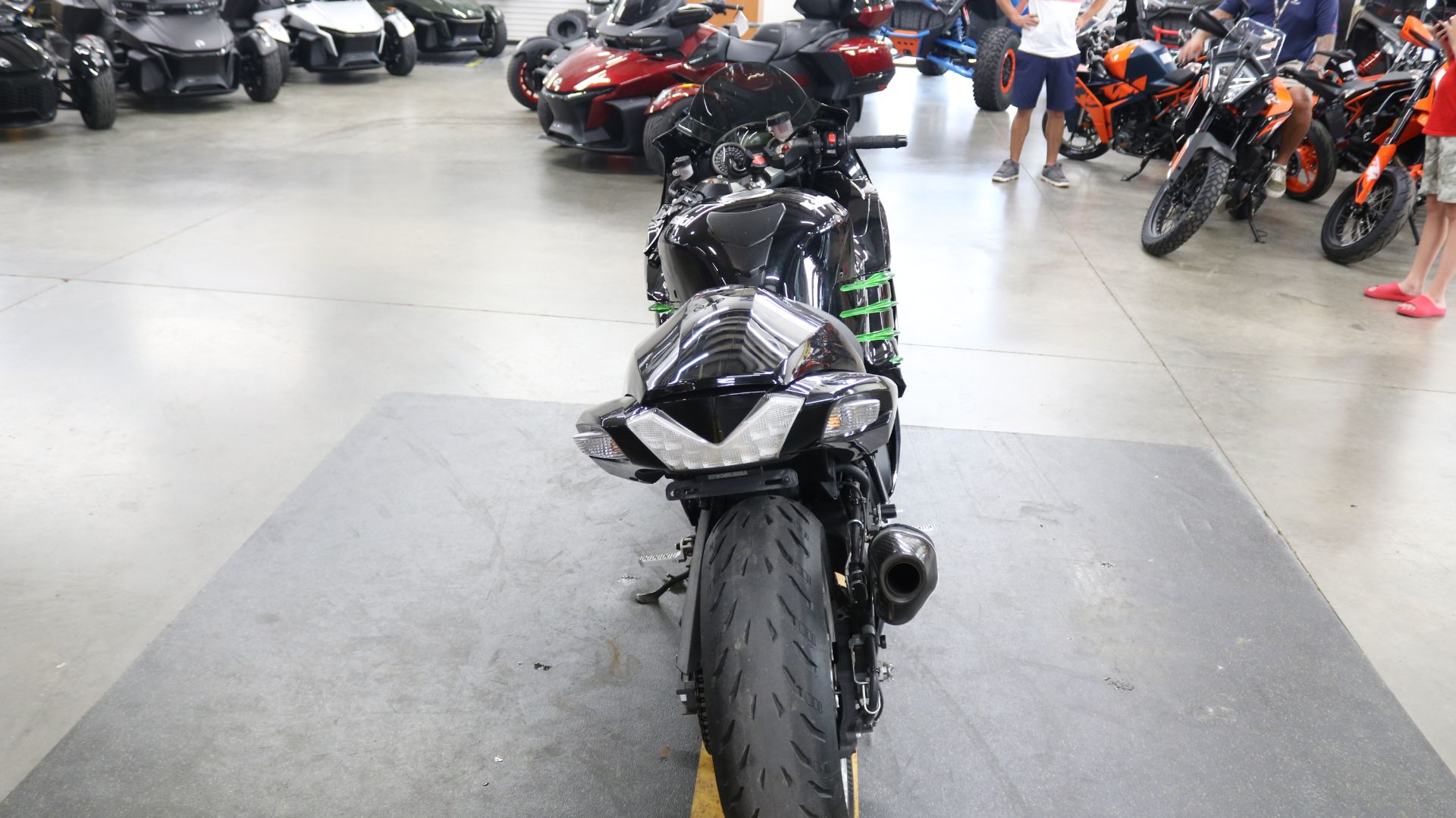 2013 Kawasaki Ninja® ZX™-14R in Grimes, Iowa - Photo 10